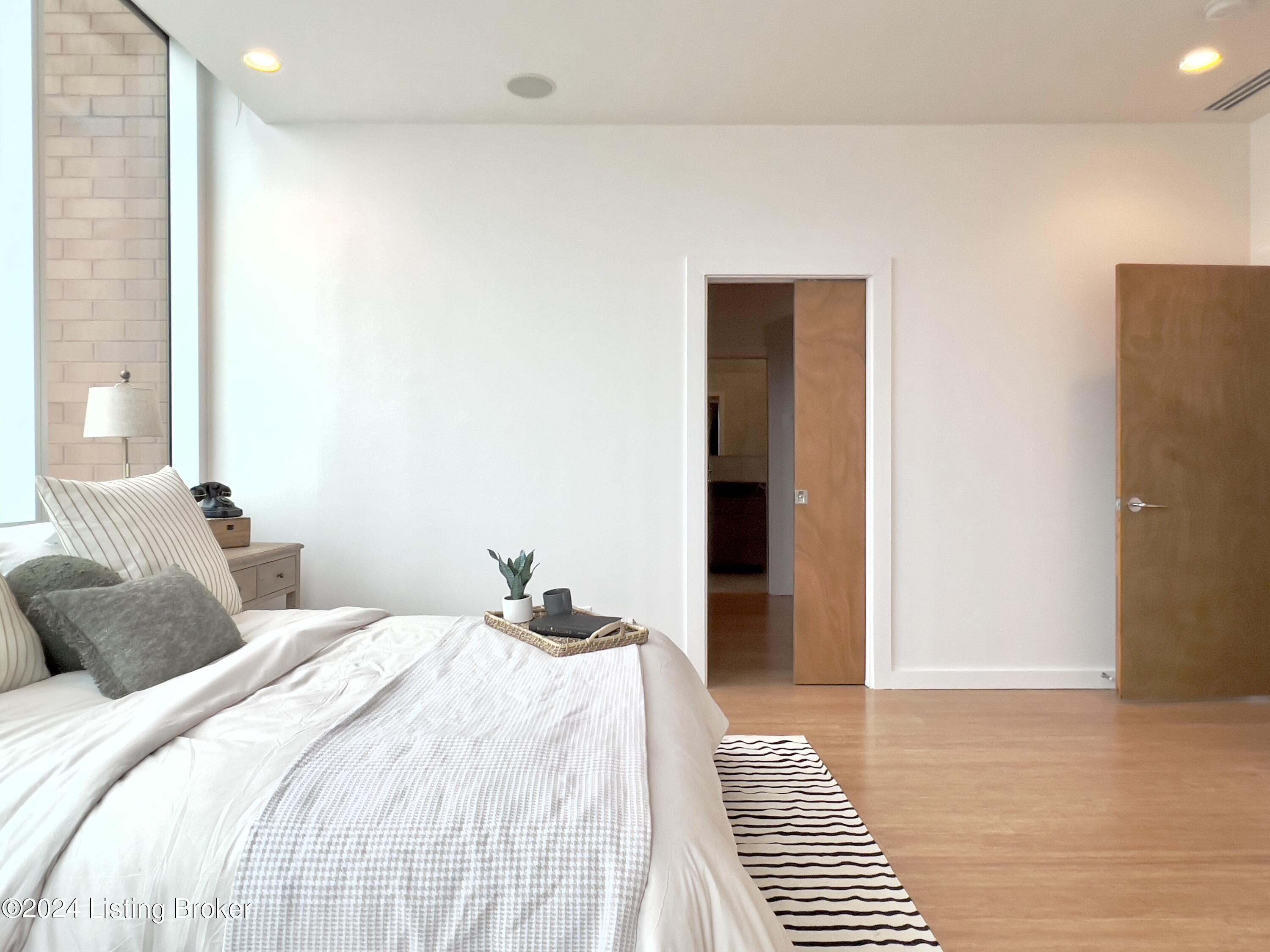 222 E Witherspoon St, 1103