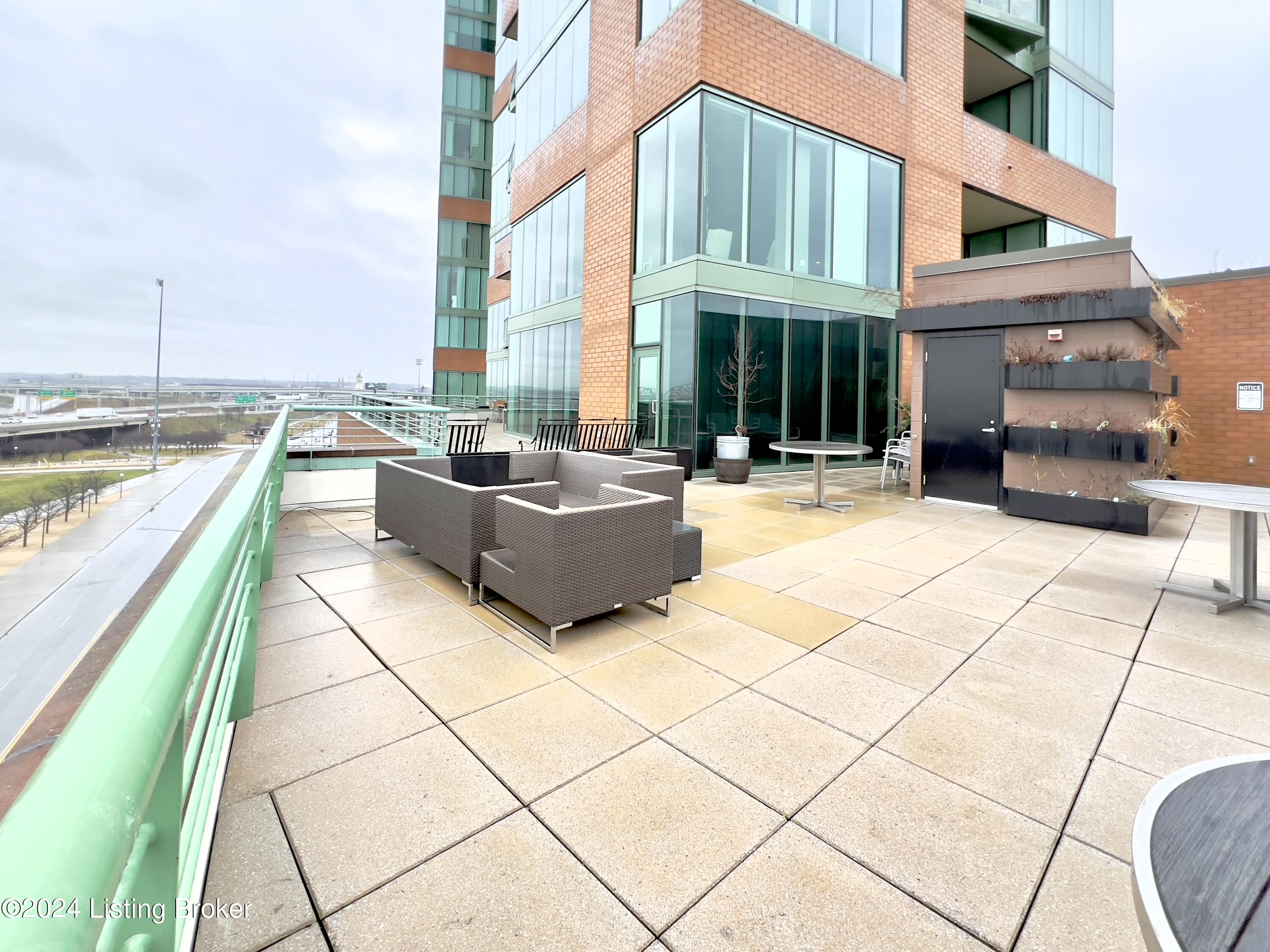 222 E Witherspoon St, 1103