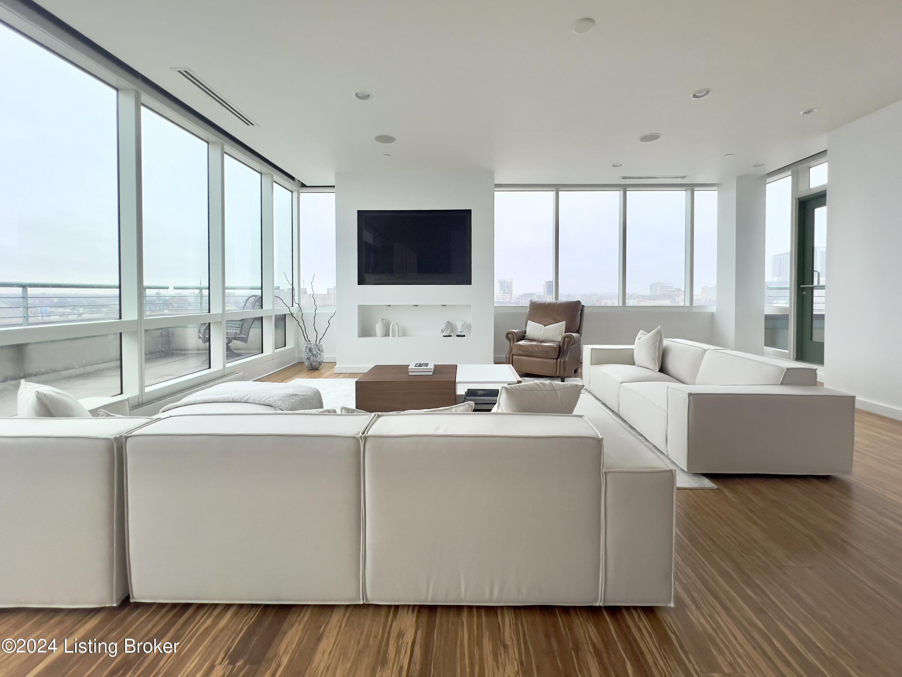 222 E Witherspoon St, 1103