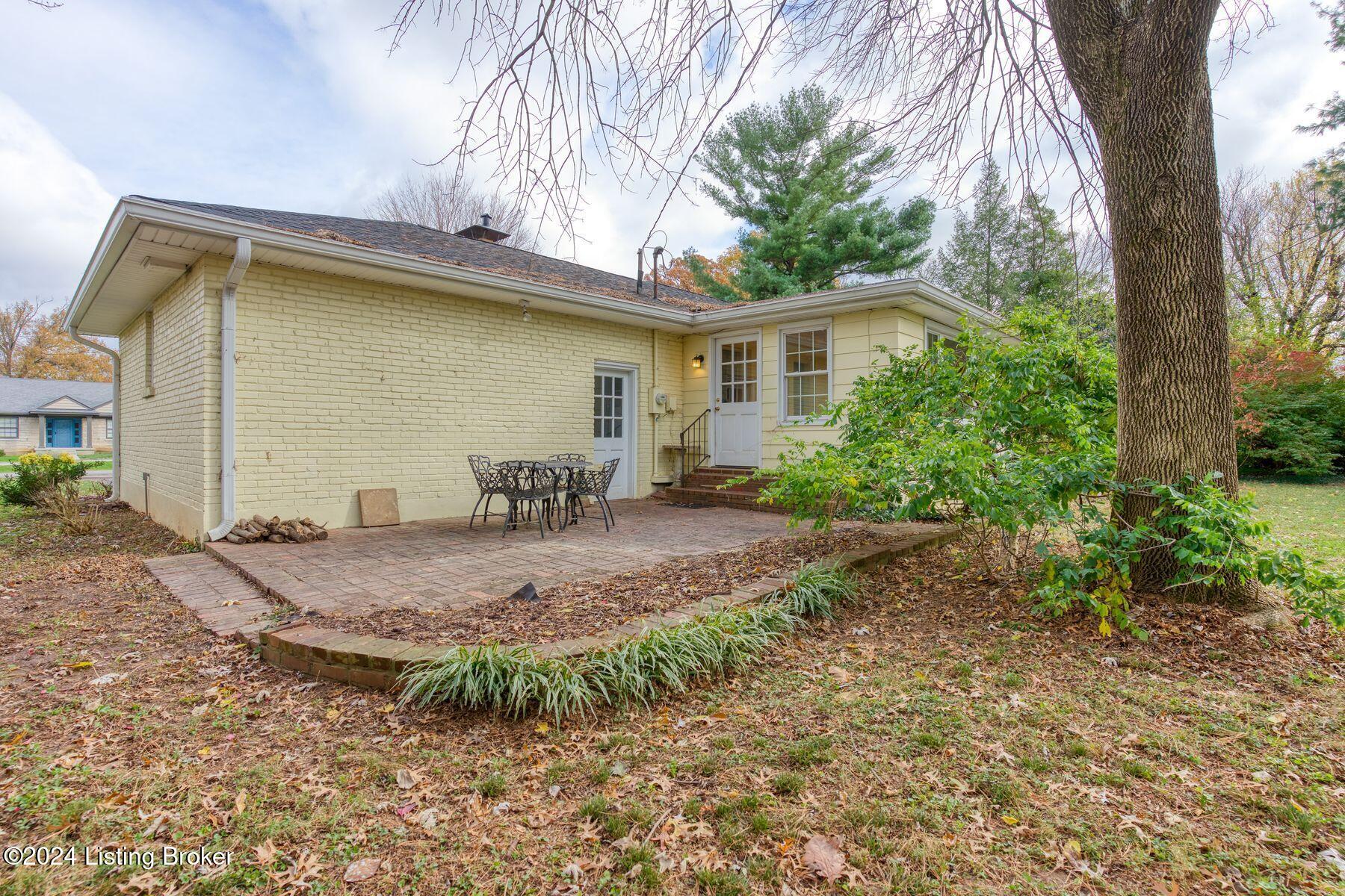 808 Huntington Rd