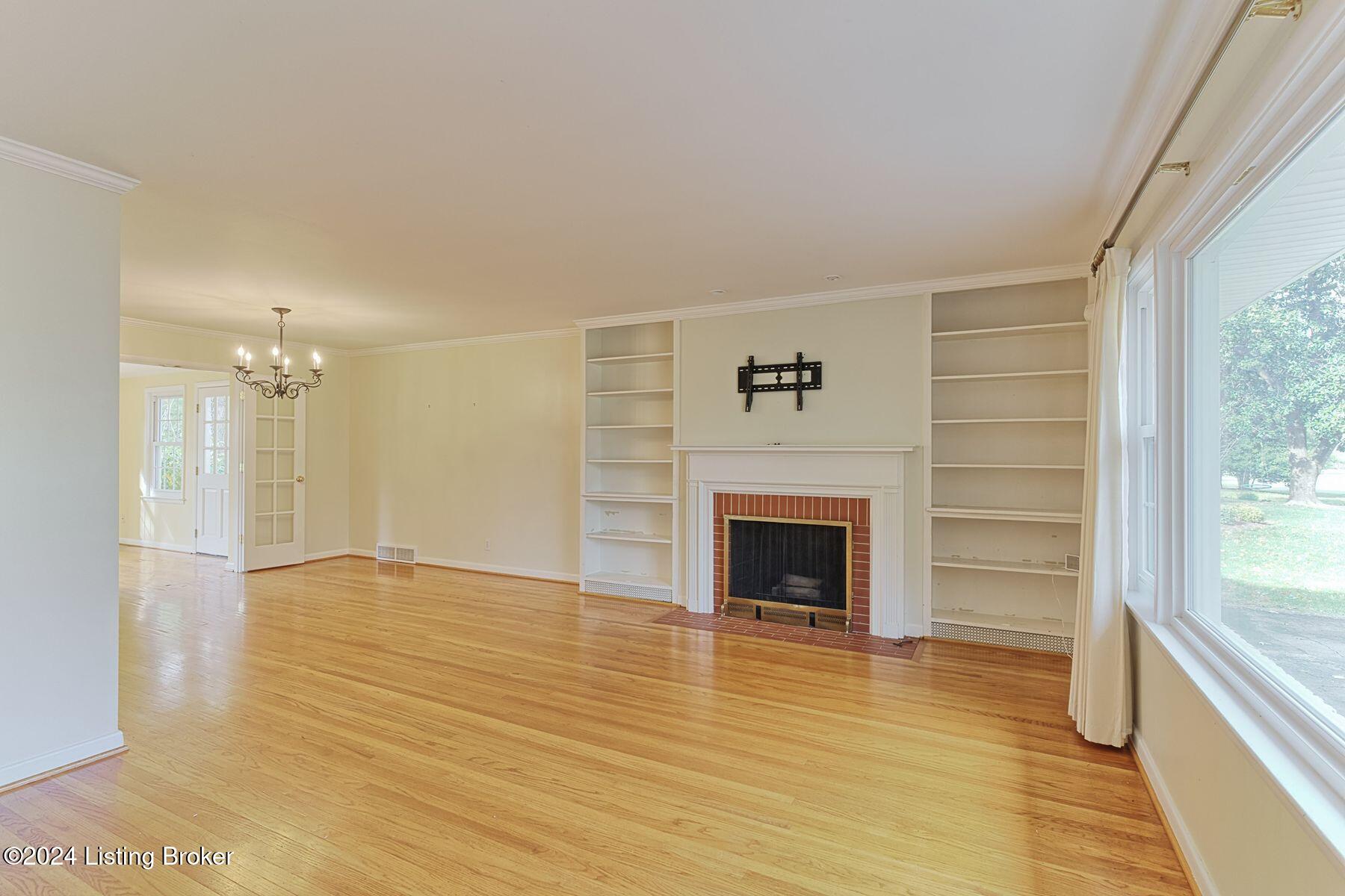 808 Huntington Rd