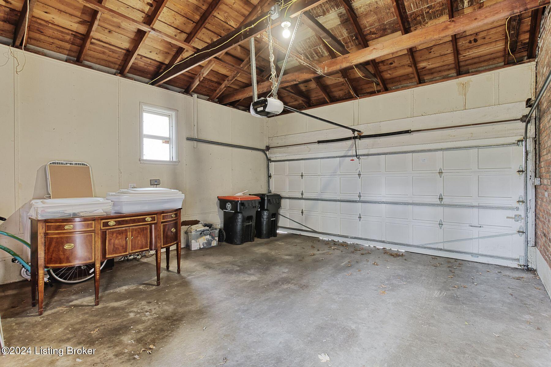808 Huntington Rd