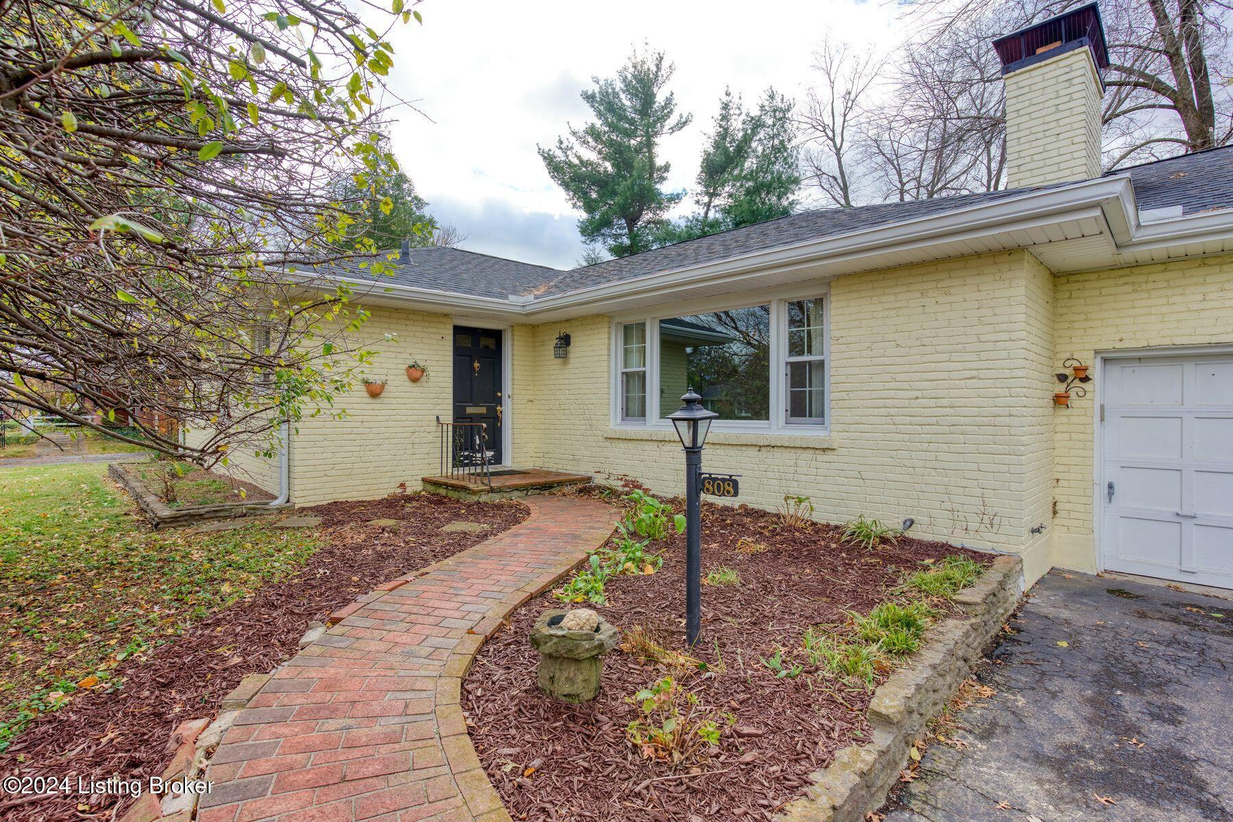 808 Huntington Rd