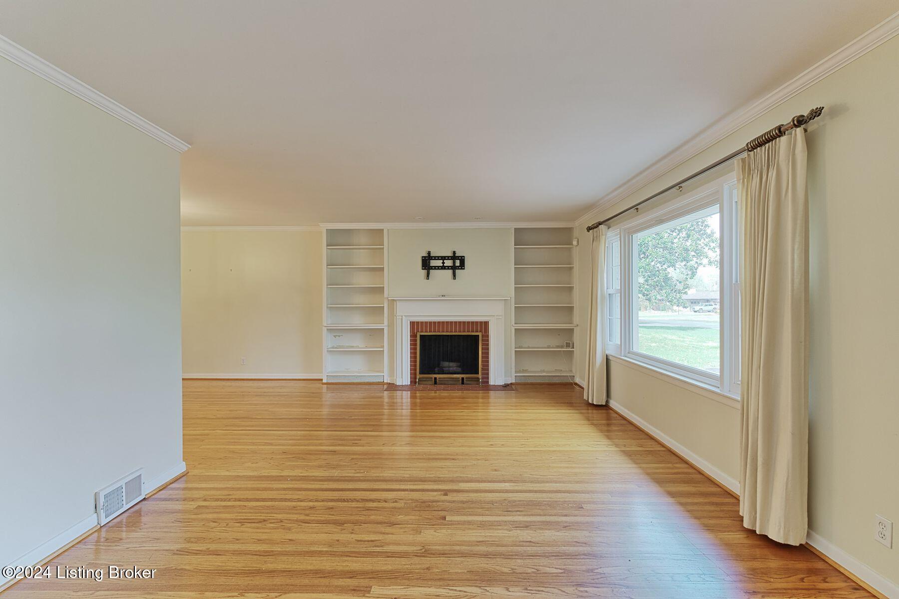 808 Huntington Rd