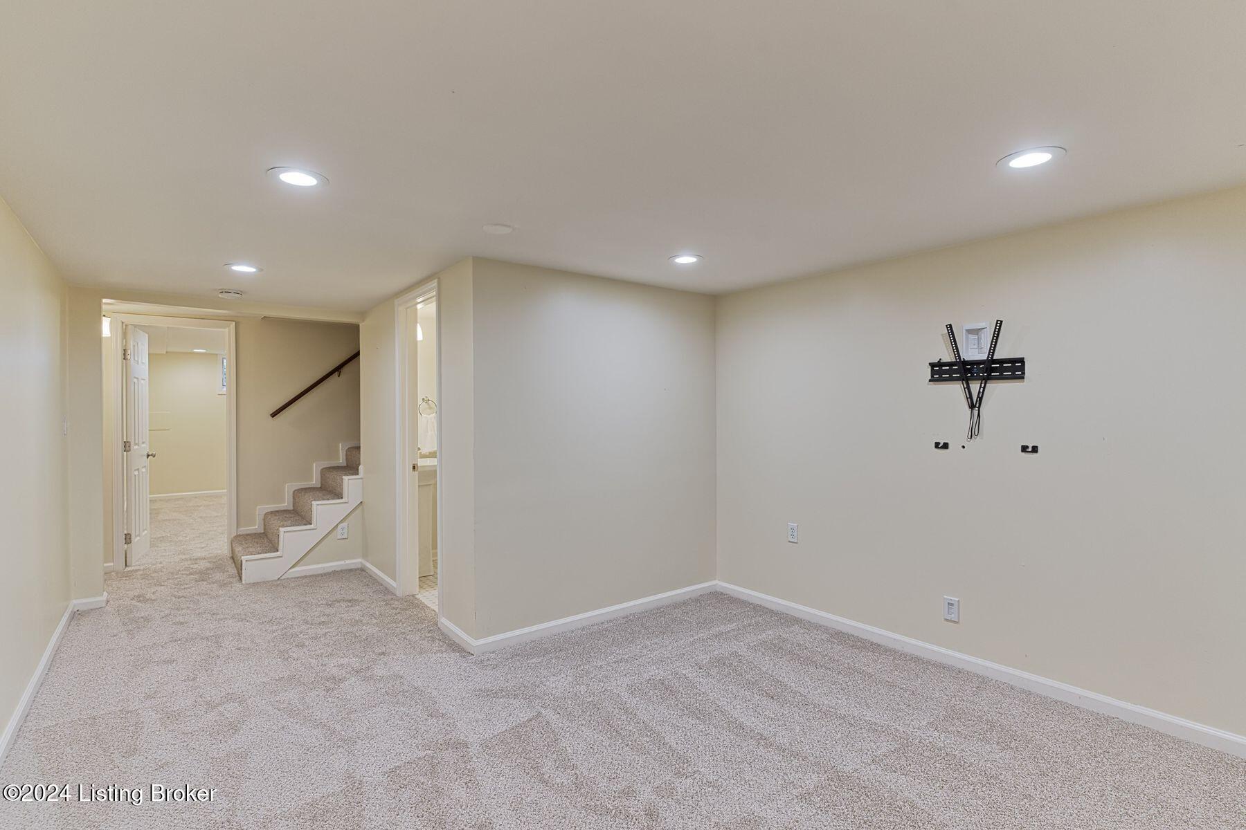 808 Huntington Rd