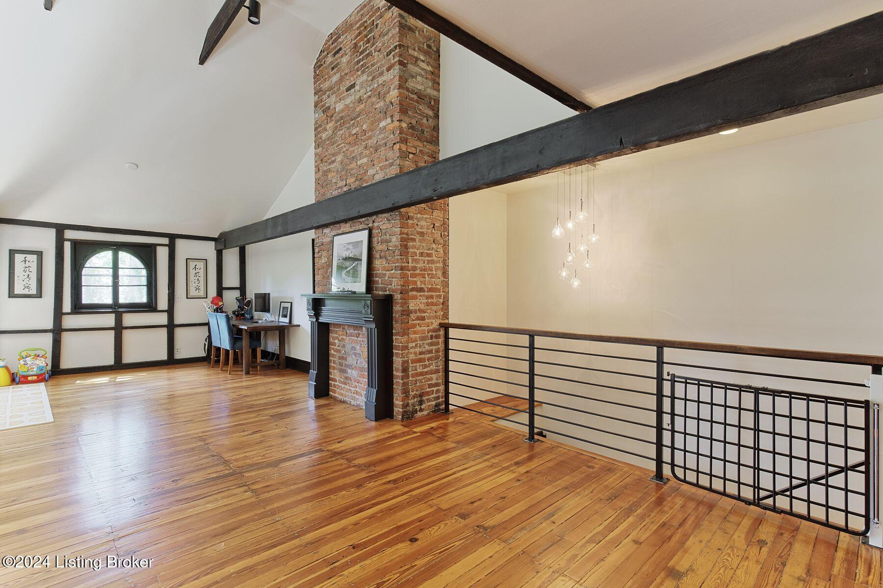 2117 Edgehill Rd