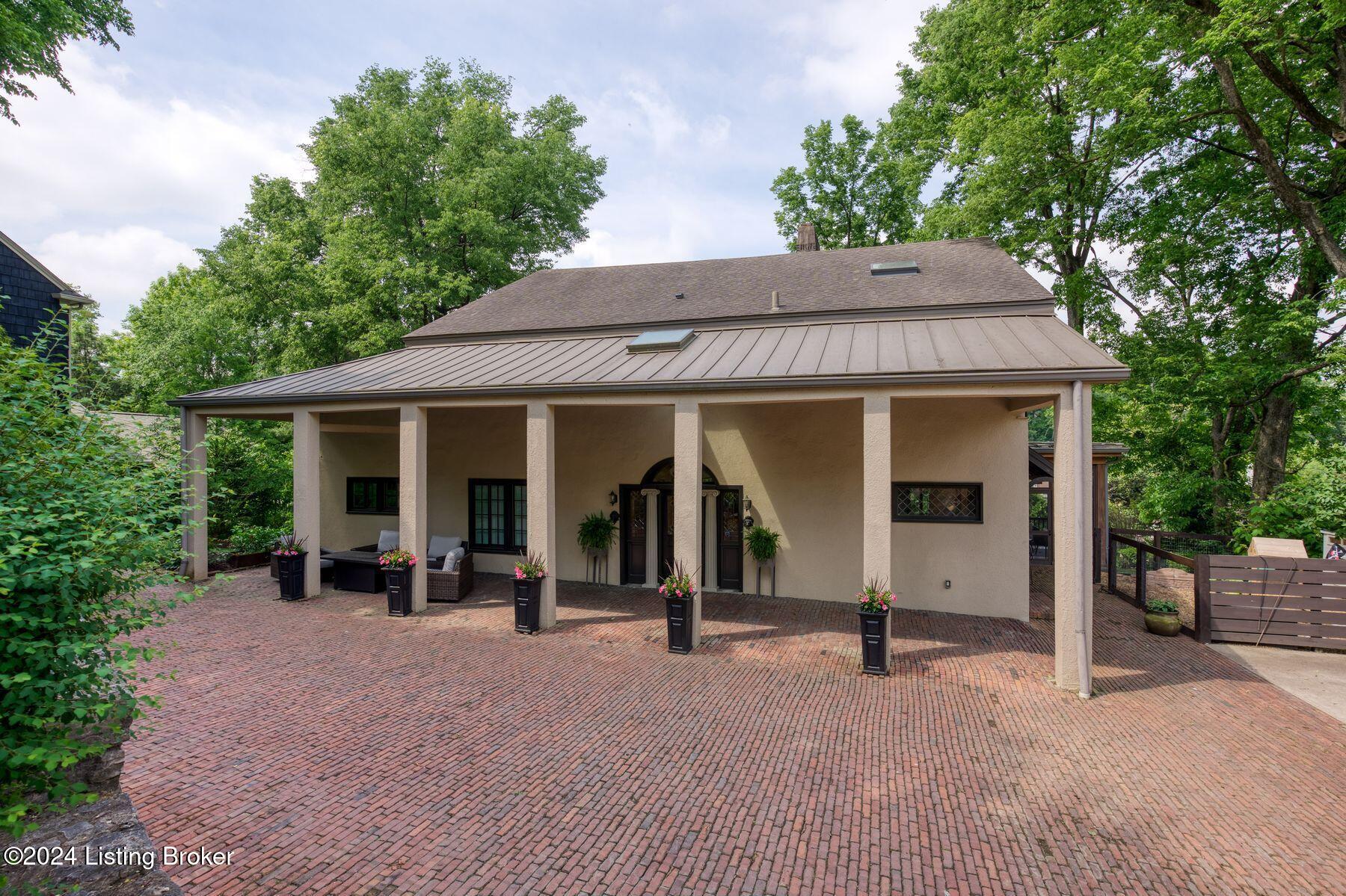 2117 Edgehill Rd