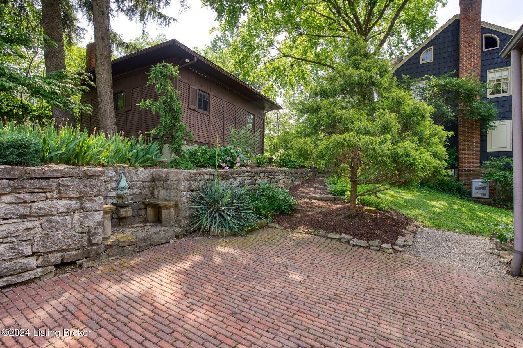 2117 Edgehill Rd
