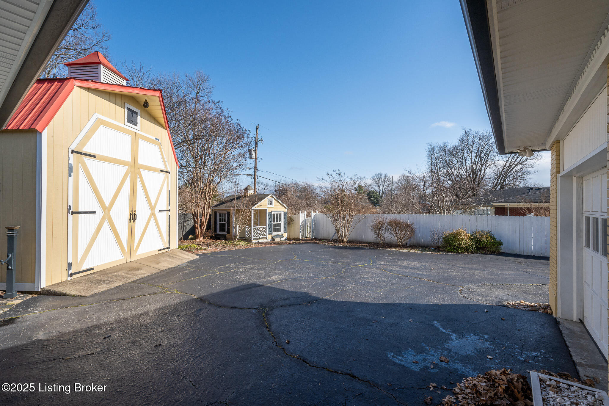 905 Cannons Ln