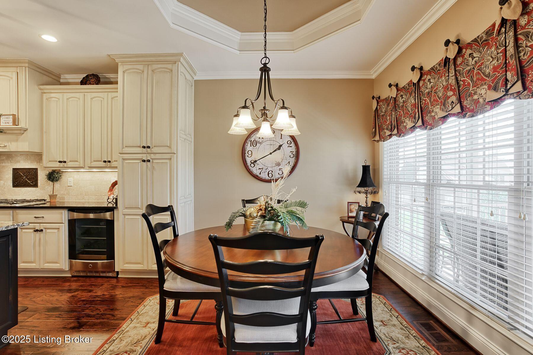 200 Queensway Park Pl