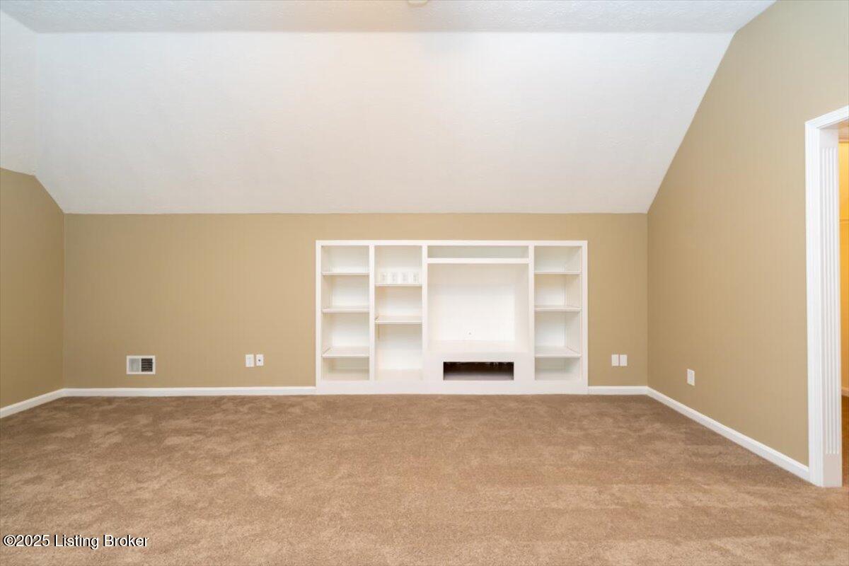 3906 Greenhurst Dr