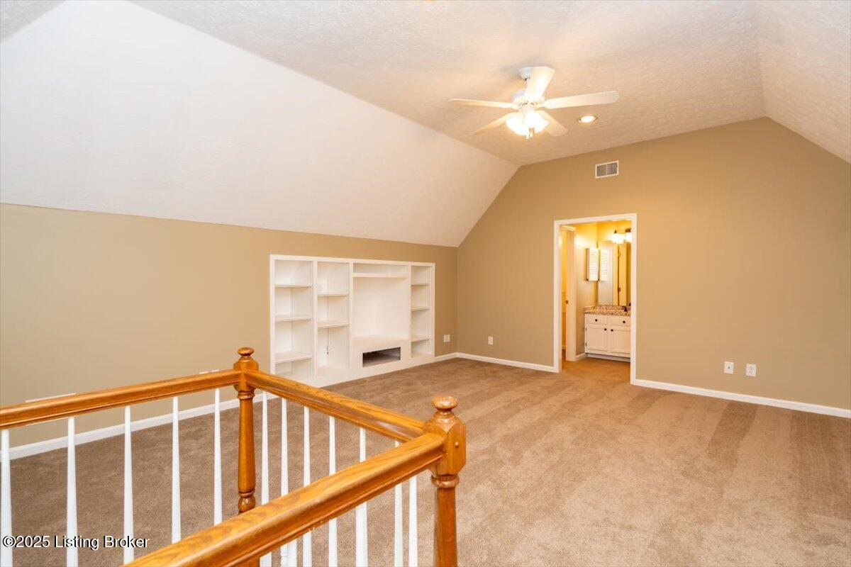 3906 Greenhurst Dr
