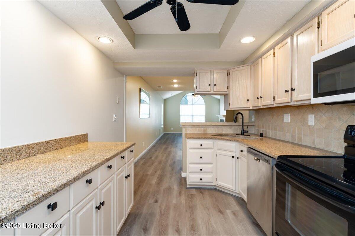 3906 Greenhurst Dr