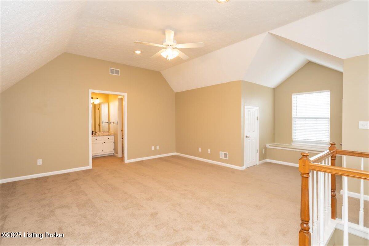 3906 Greenhurst Dr
