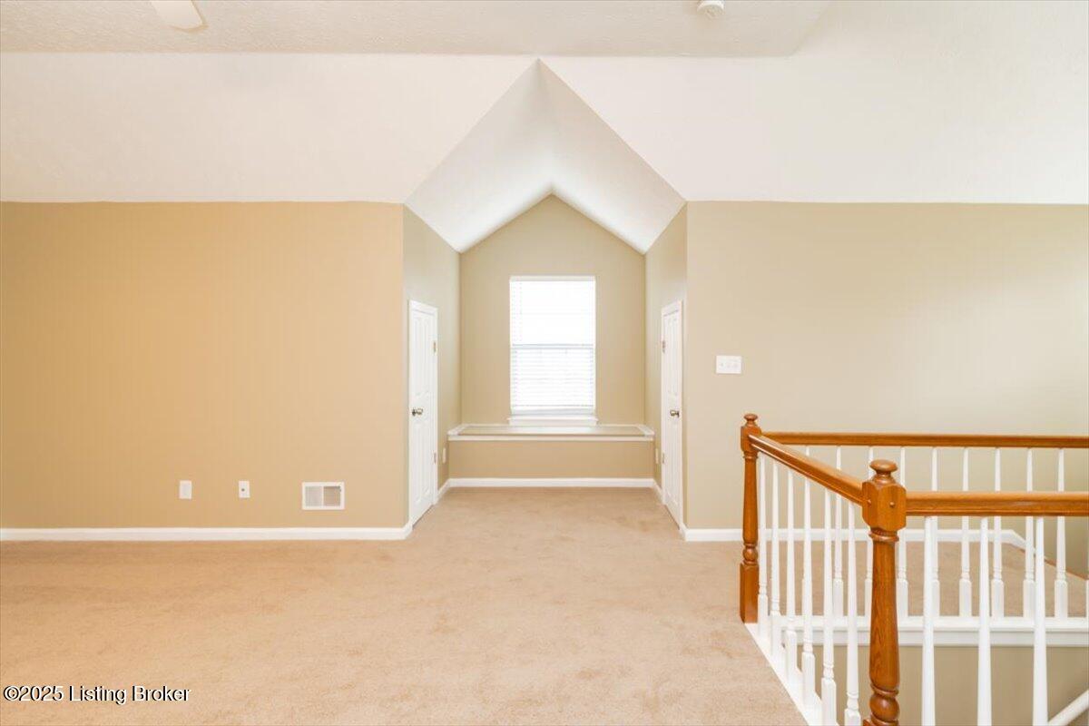 3906 Greenhurst Dr