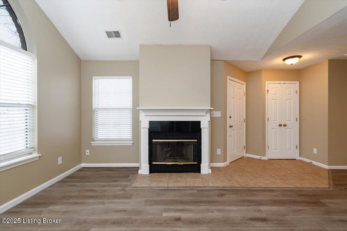 3906 Greenhurst Dr