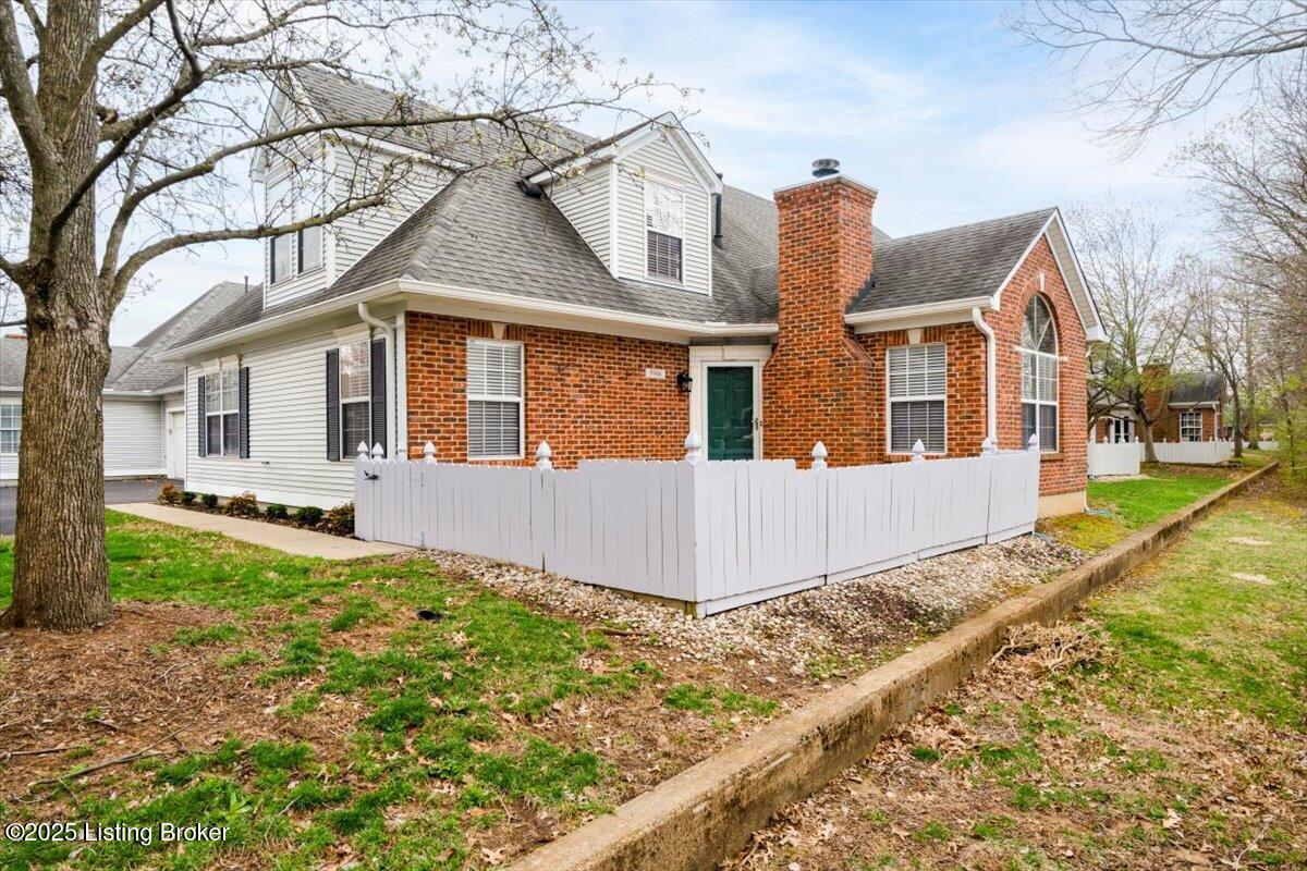 3906 Greenhurst Dr