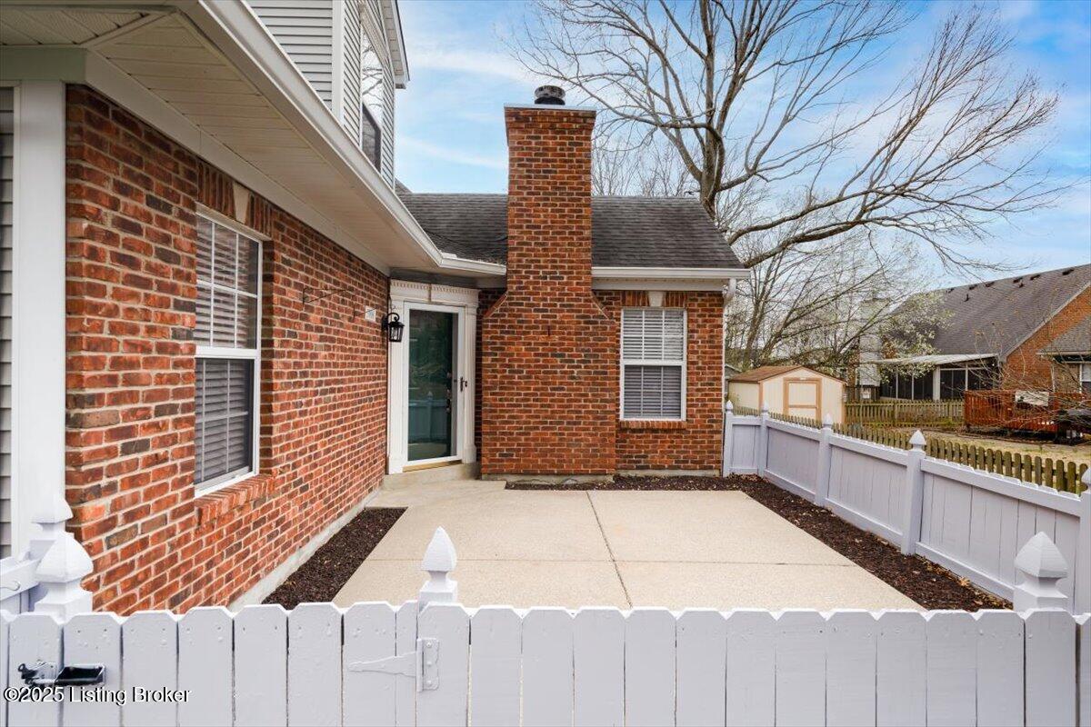 3906 Greenhurst Dr