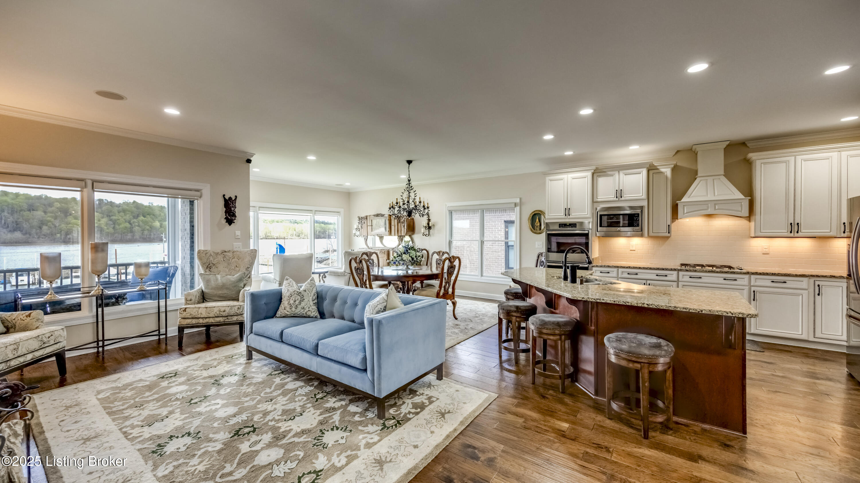 2005 River View Ct