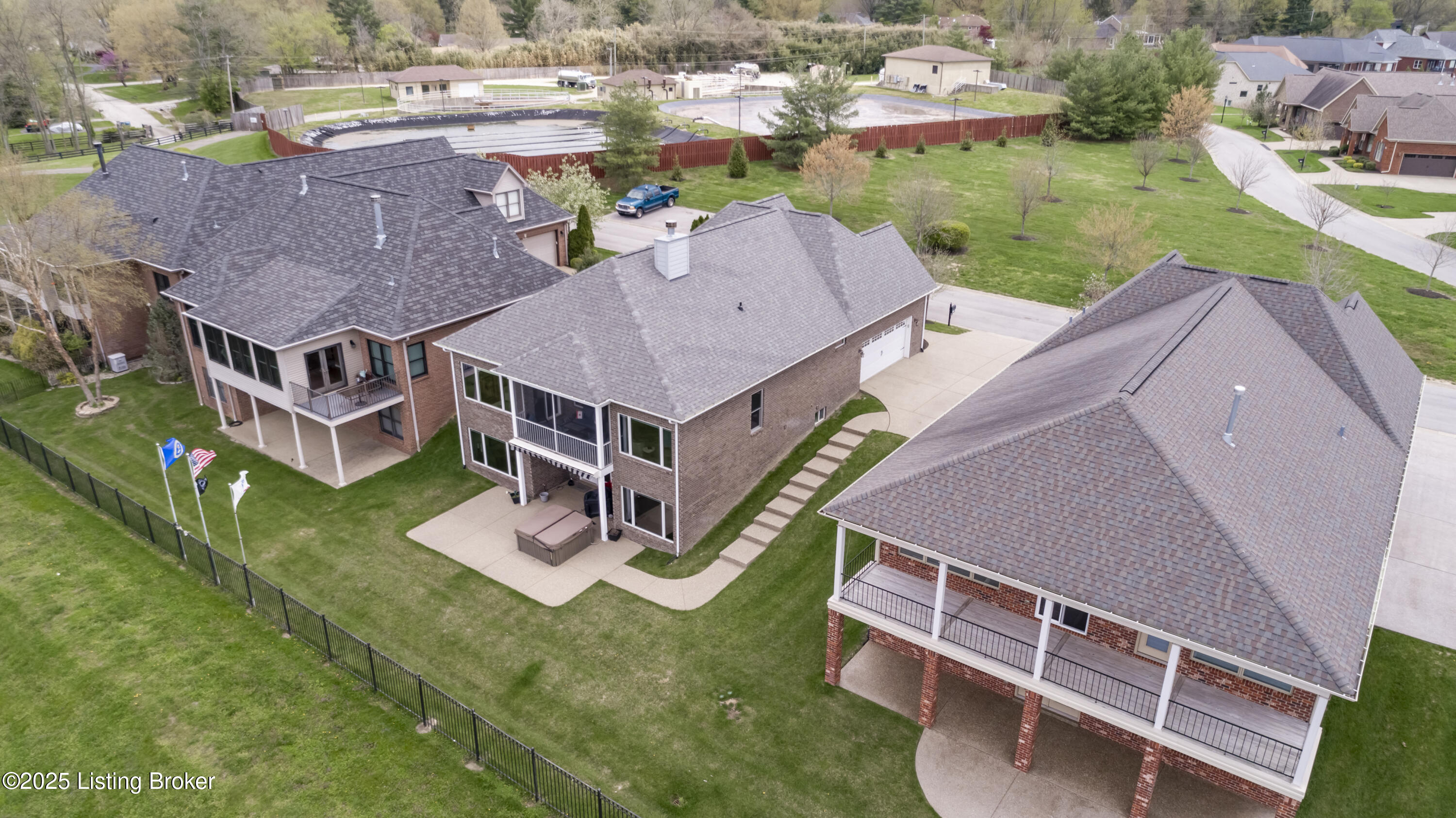 2005 River View Ct