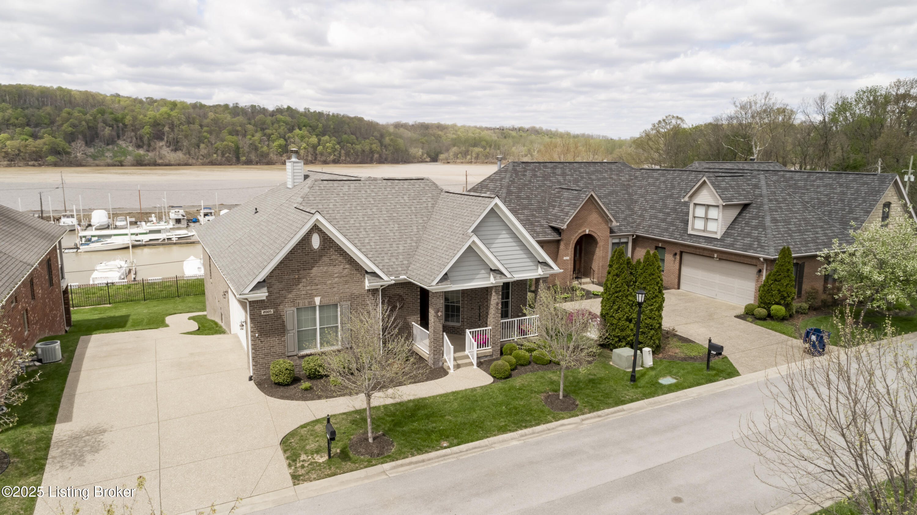 2005 River View Ct