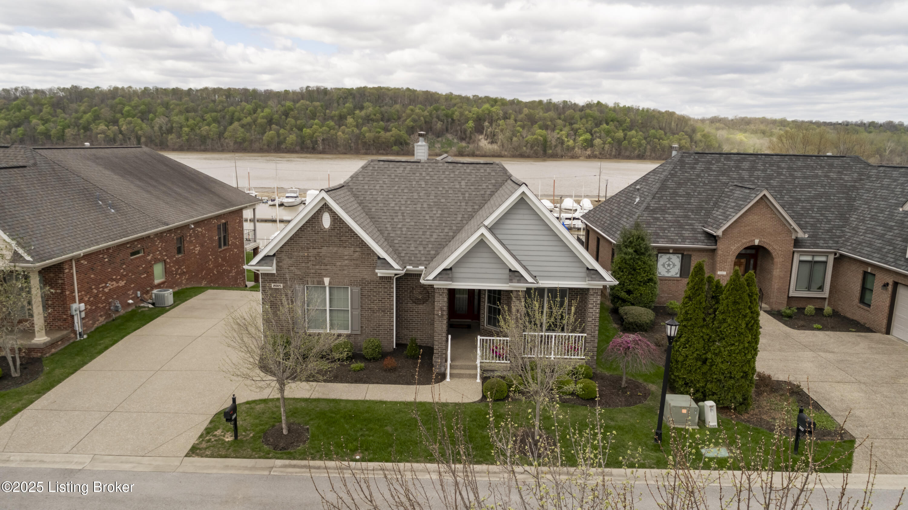 2005 River View Ct