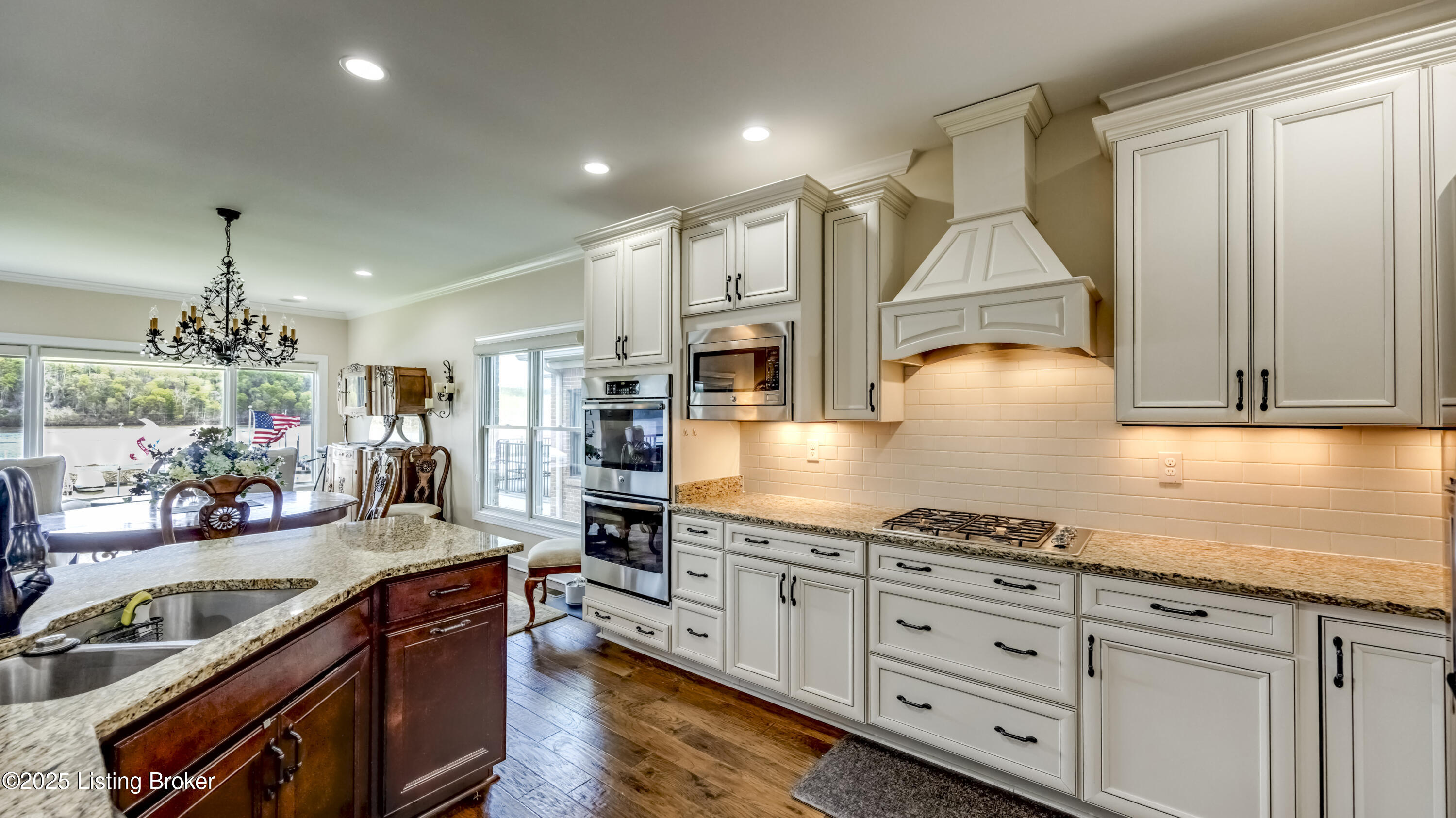 2005 River View Ct