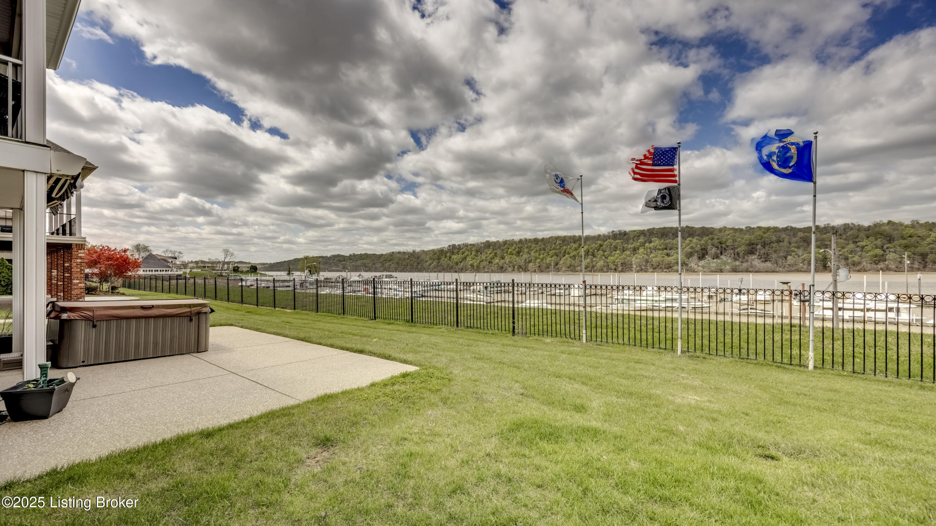 2005 River View Ct