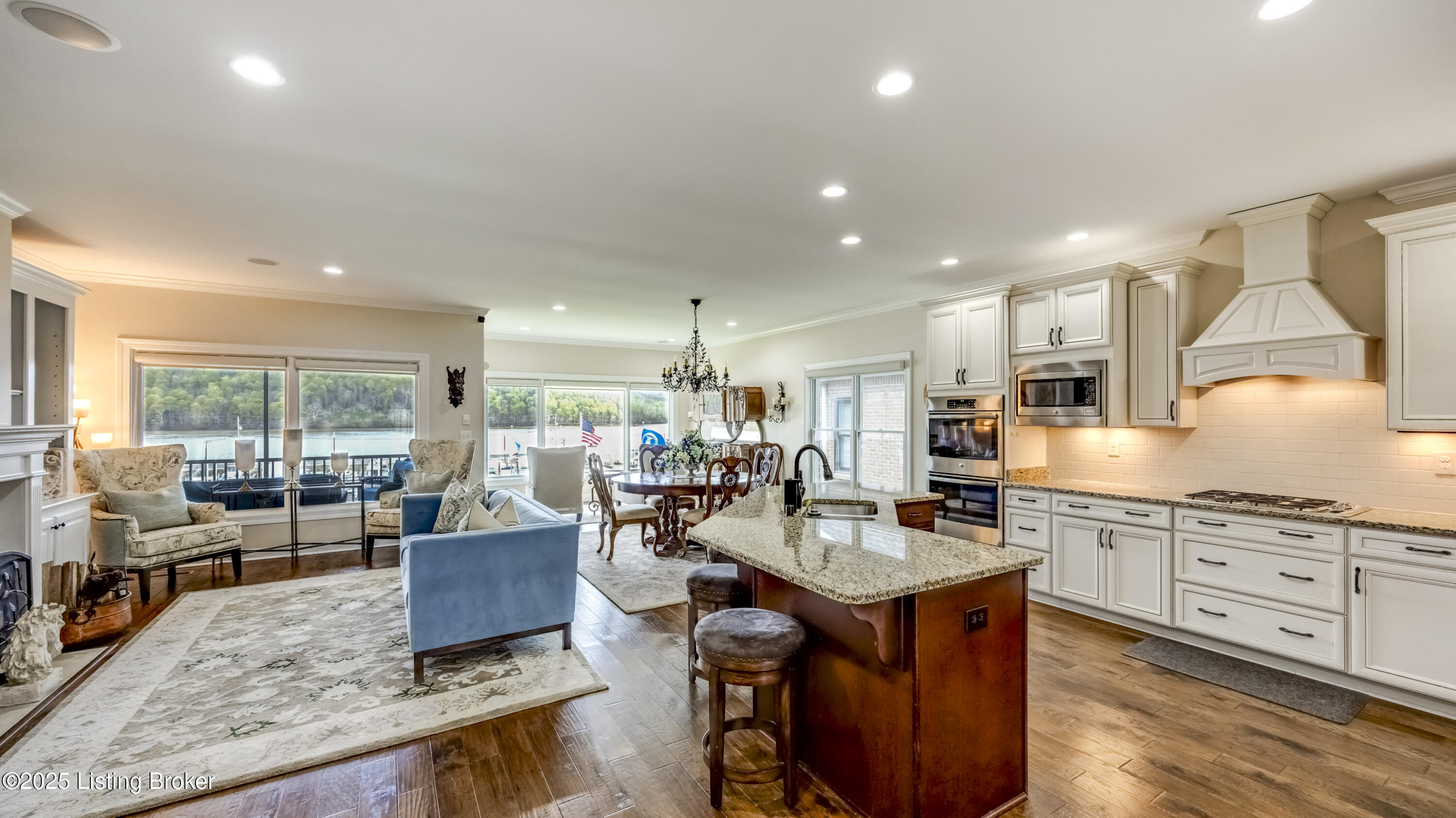 2005 River View Ct