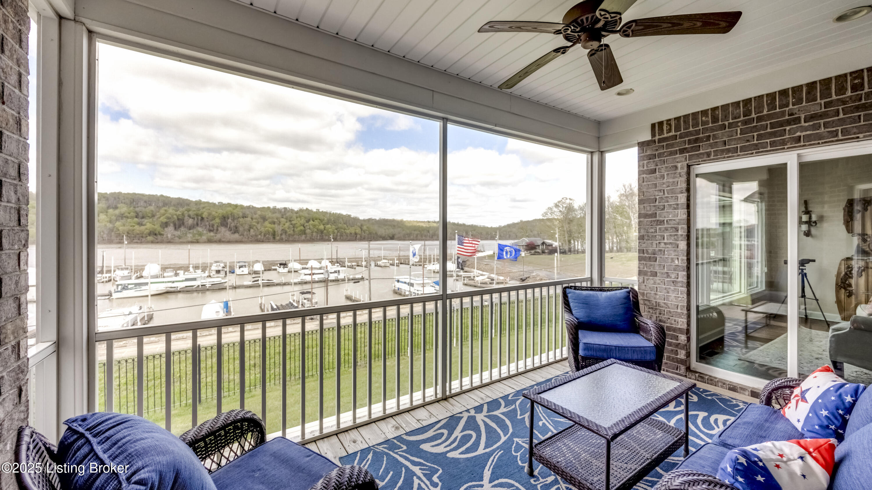 2005 River View Ct