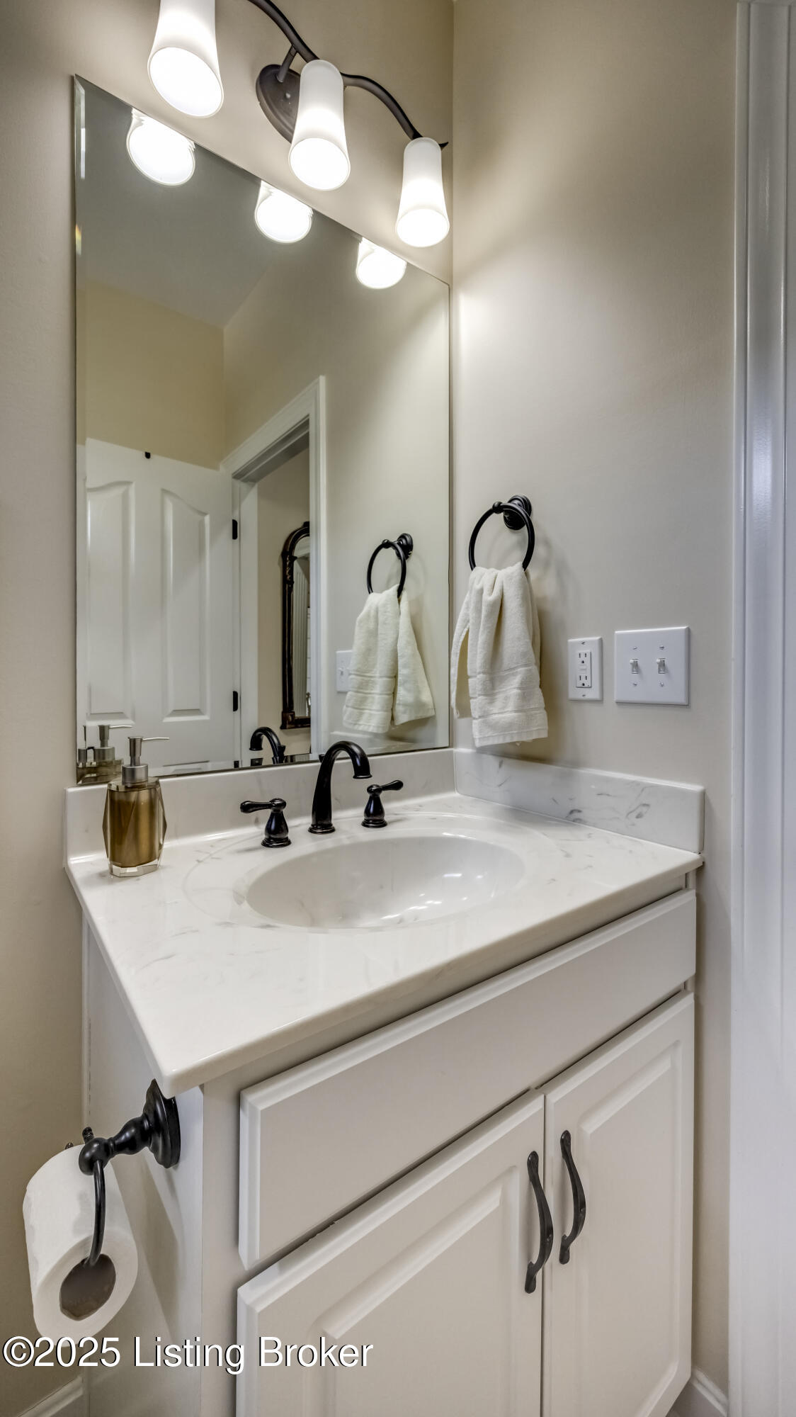 2005 River View Ct