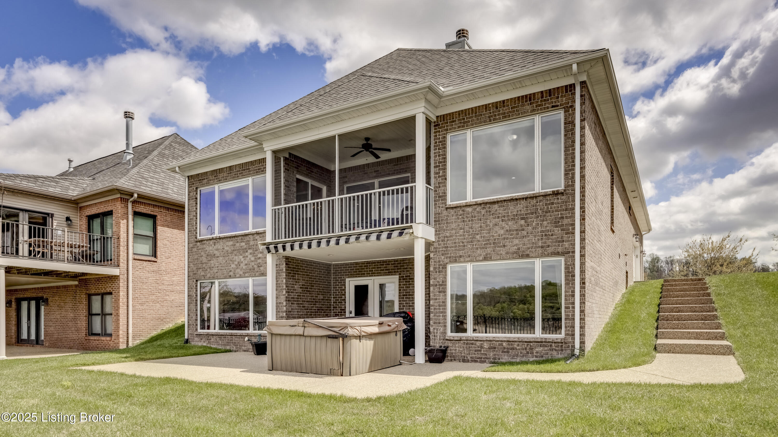 2005 River View Ct