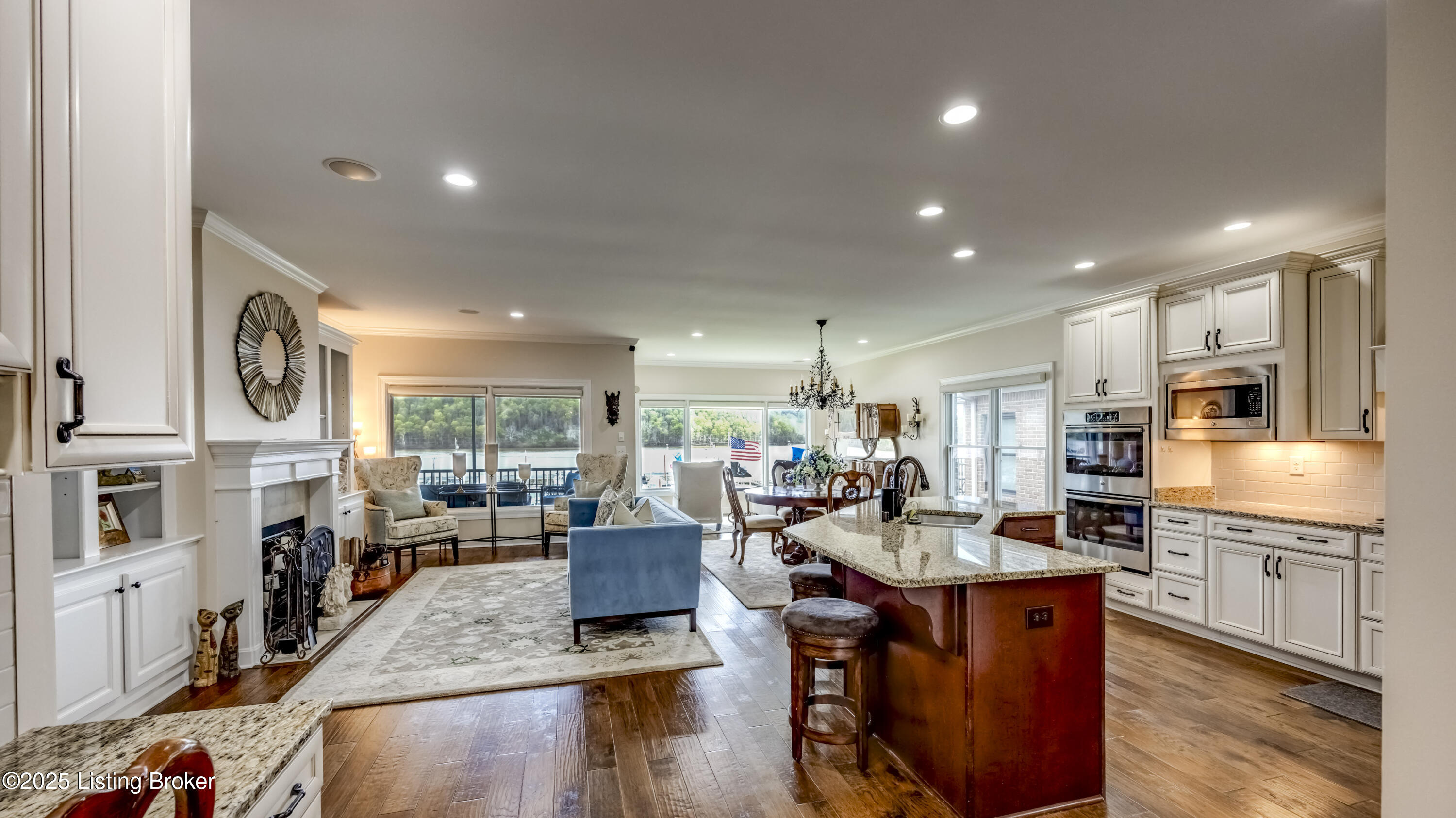 2005 River View Ct