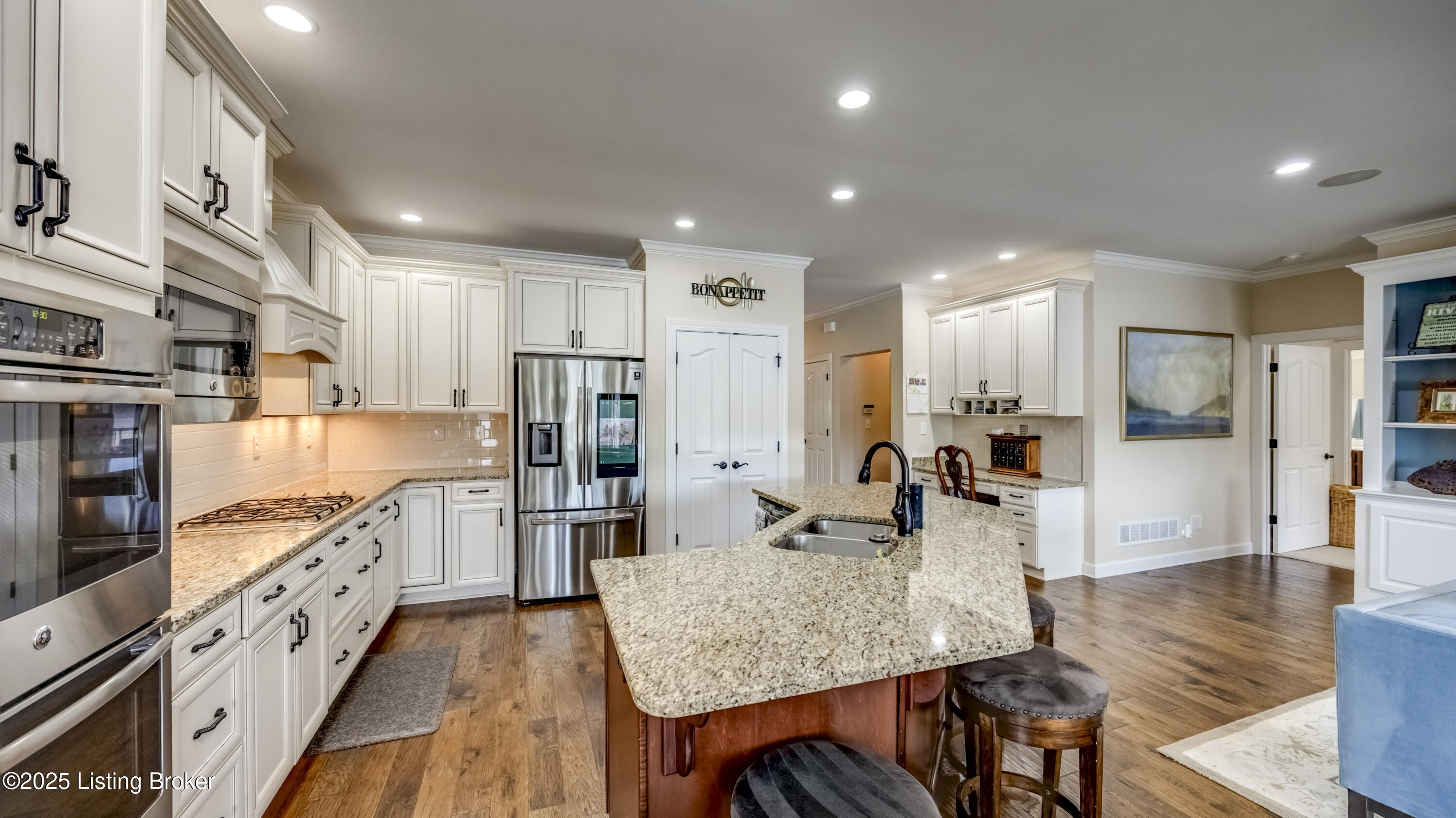 2005 River View Ct