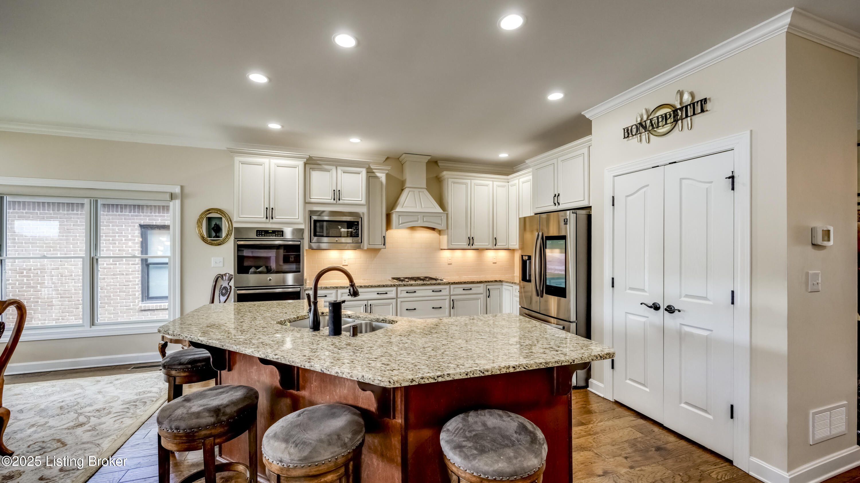 2005 River View Ct