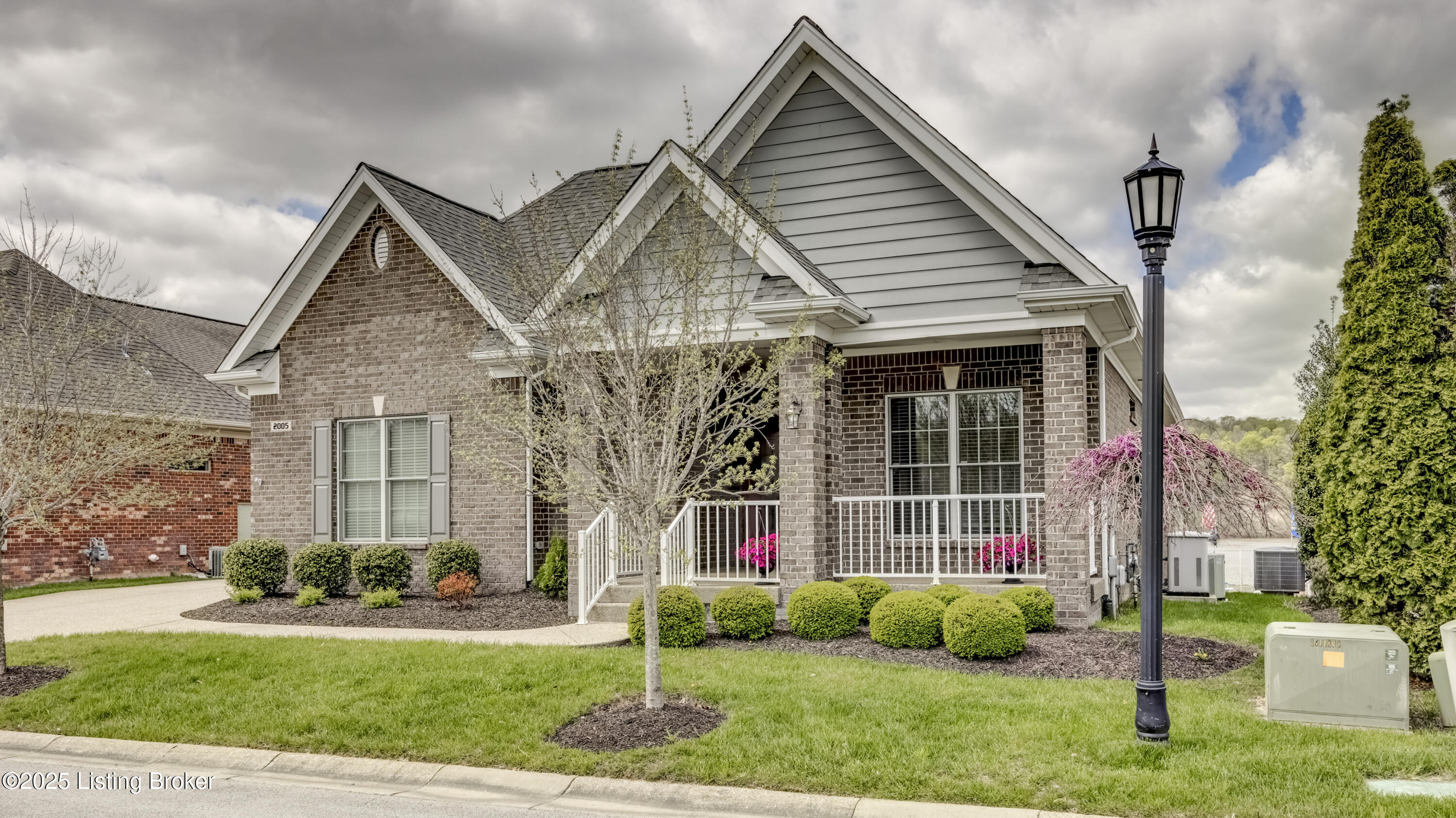 2005 River View Ct