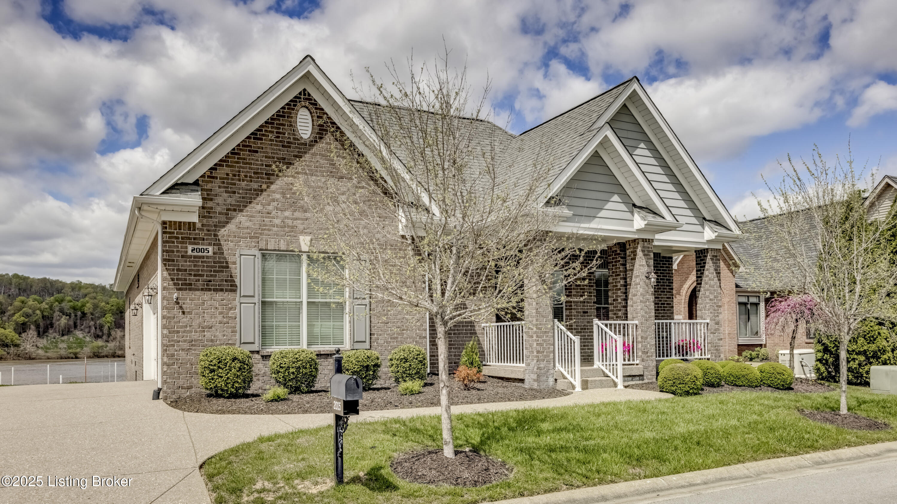 2005 River View Ct