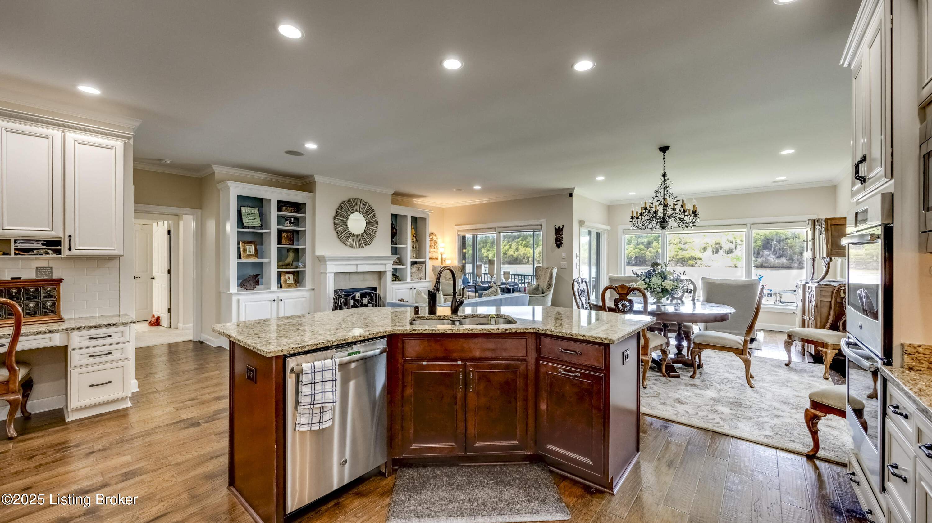2005 River View Ct