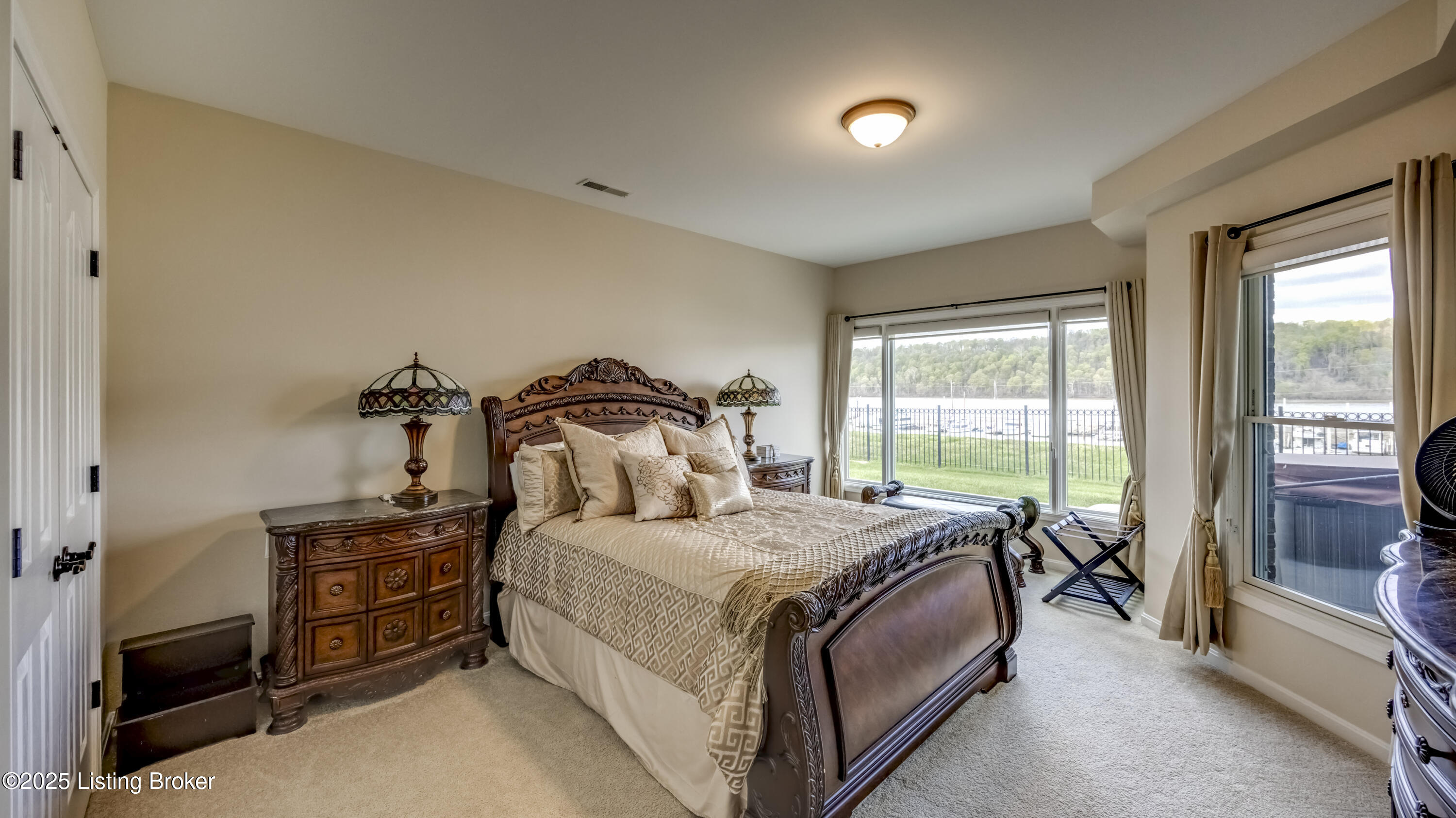 2005 River View Ct