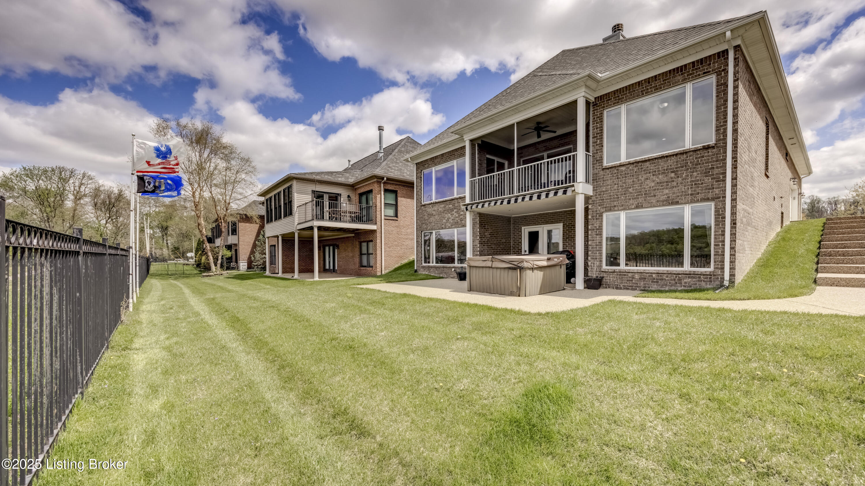 2005 River View Ct