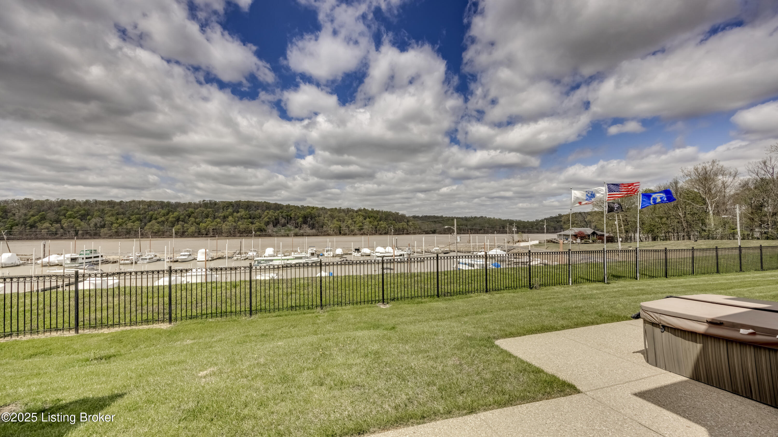 2005 River View Ct