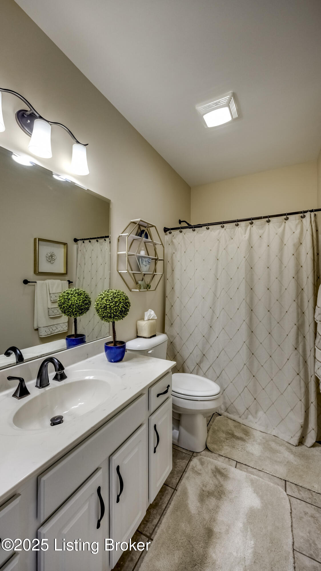2005 River View Ct