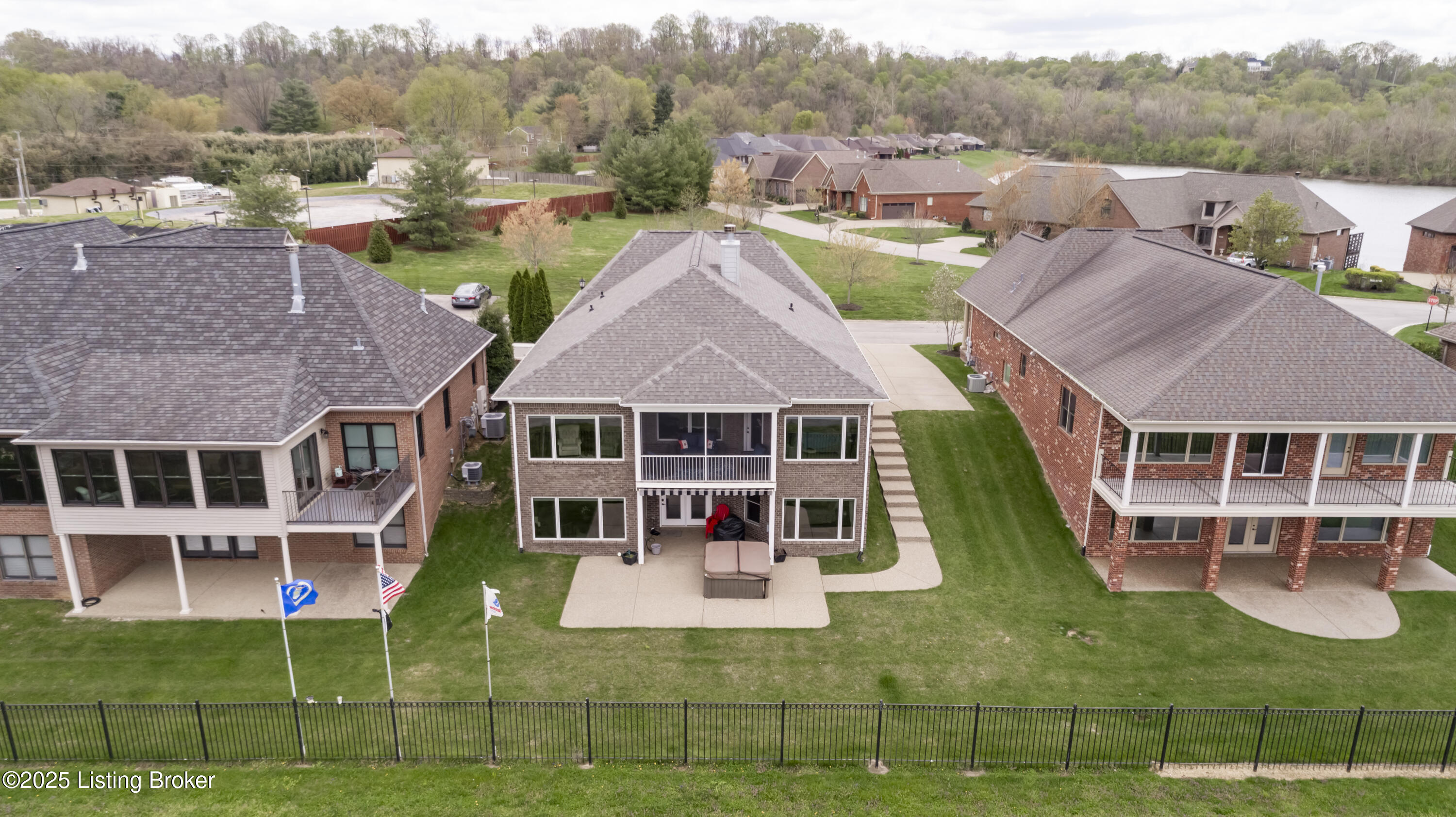 2005 River View Ct
