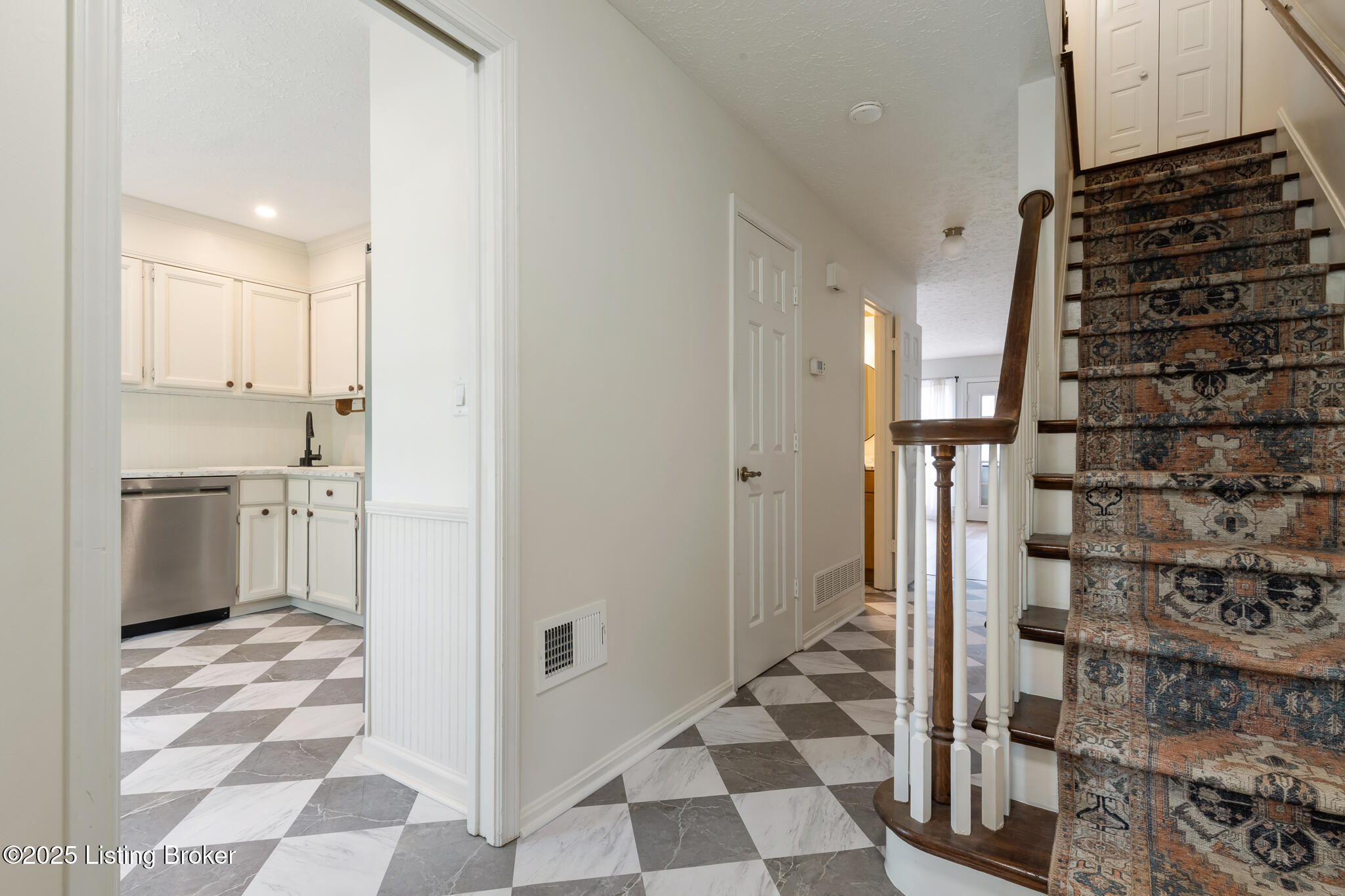 1932 Manor House Dr