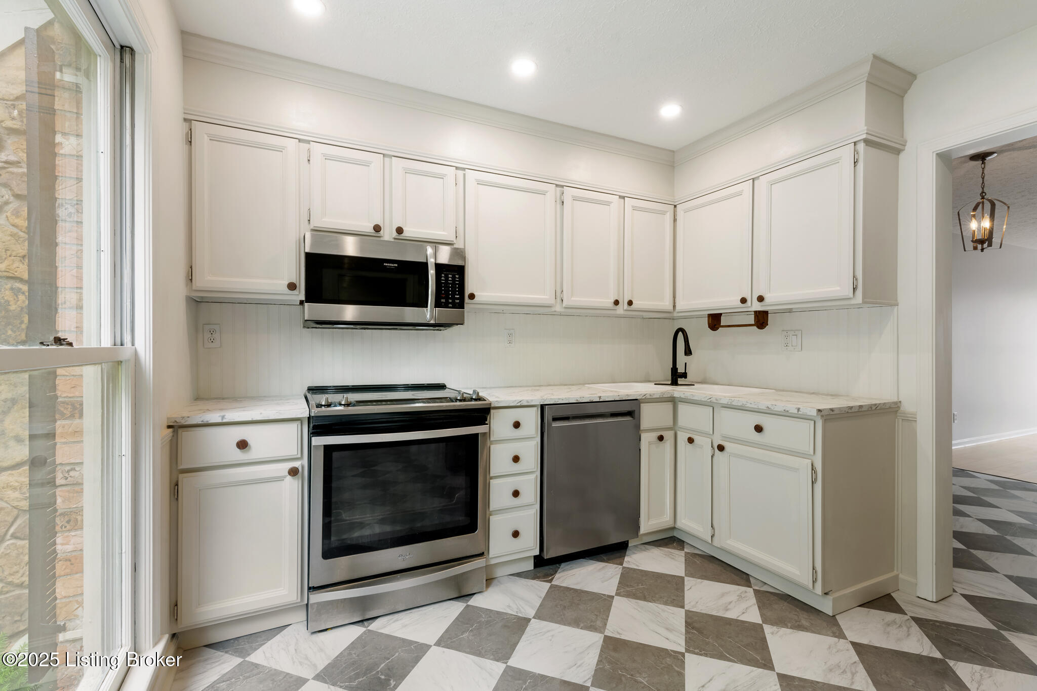 1932 Manor House Dr
