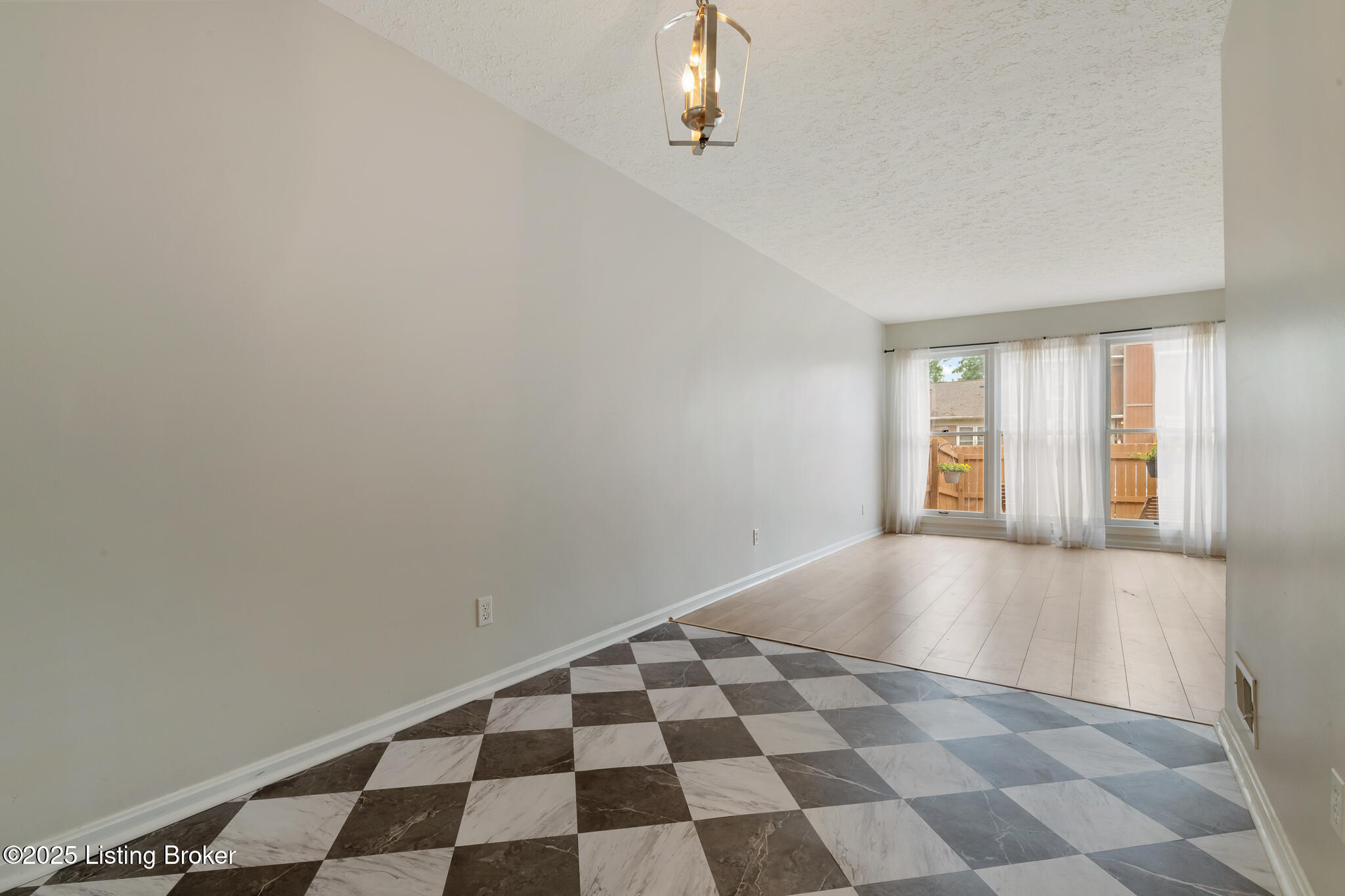 1932 Manor House Dr