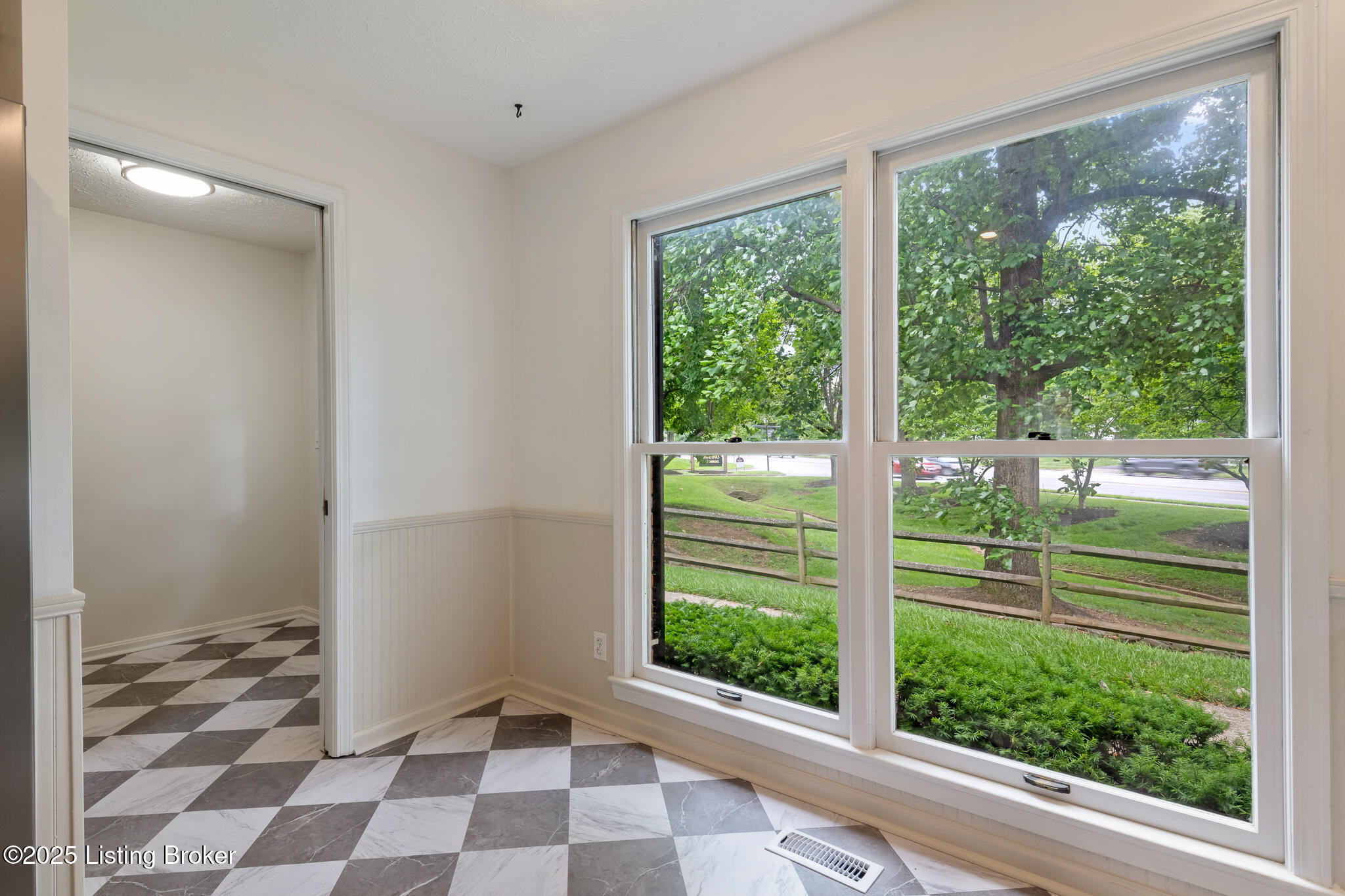 1932 Manor House Dr