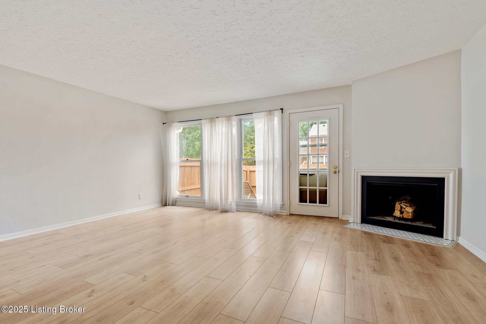 1932 Manor House Dr