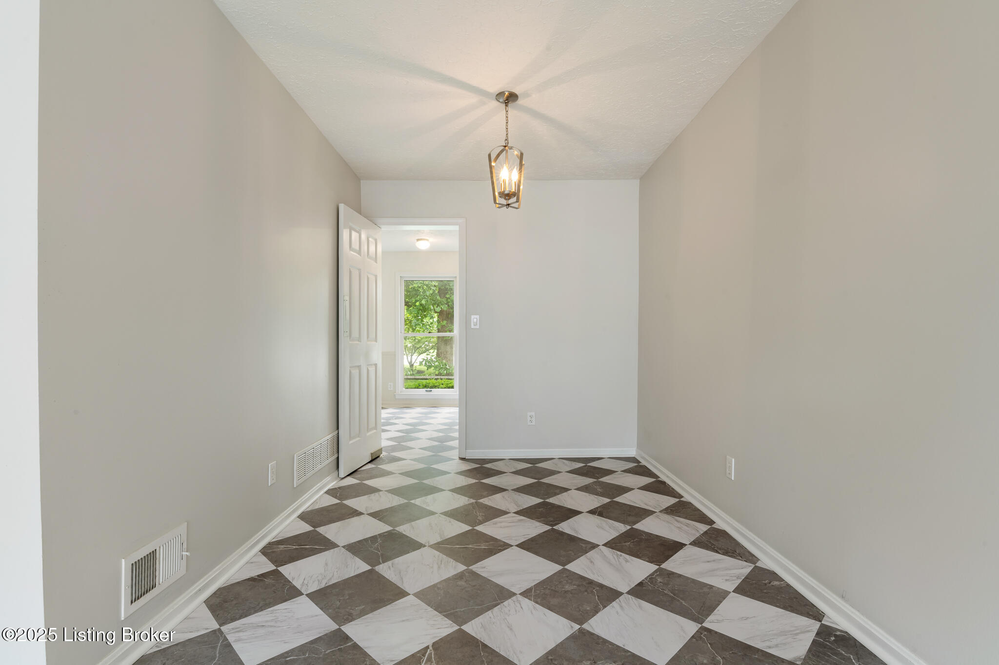 1932 Manor House Dr