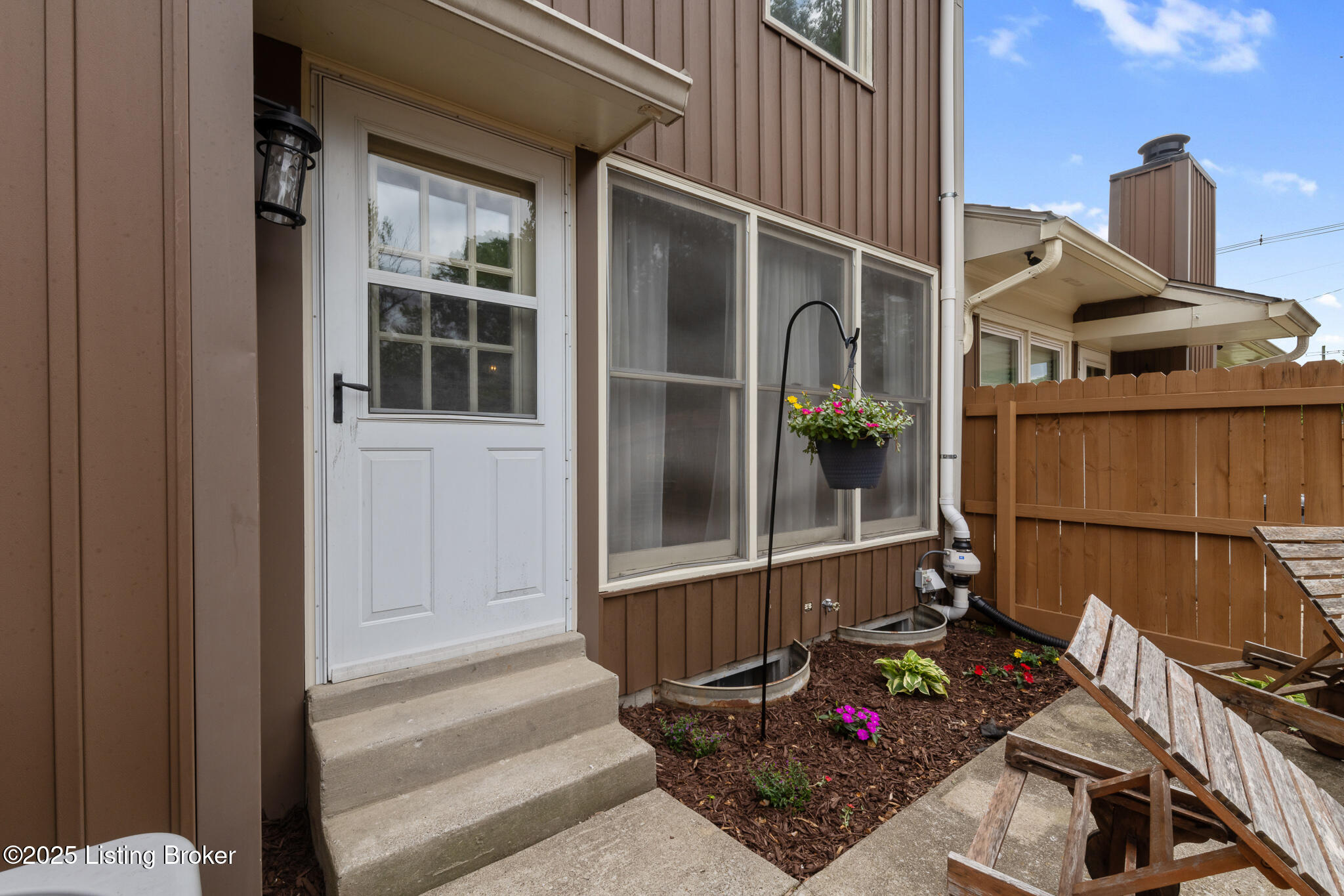 1932 Manor House Dr